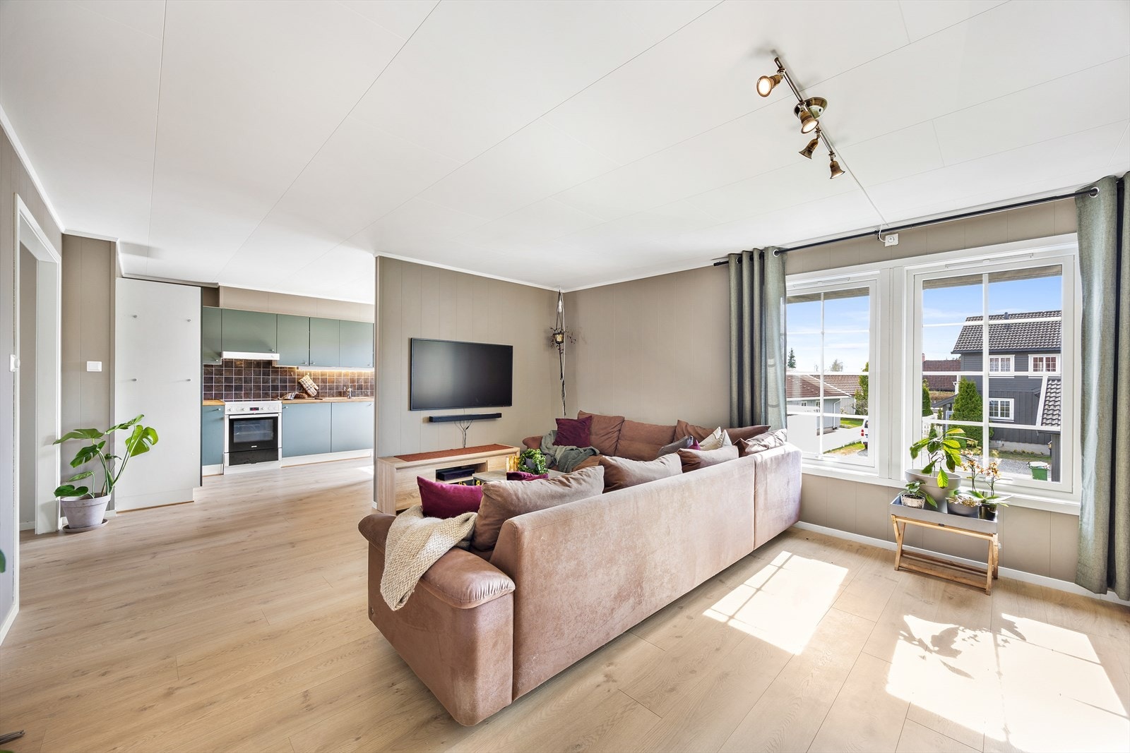 Stuen er romslig og har gode møbleringsmuligheter. Galleribilde