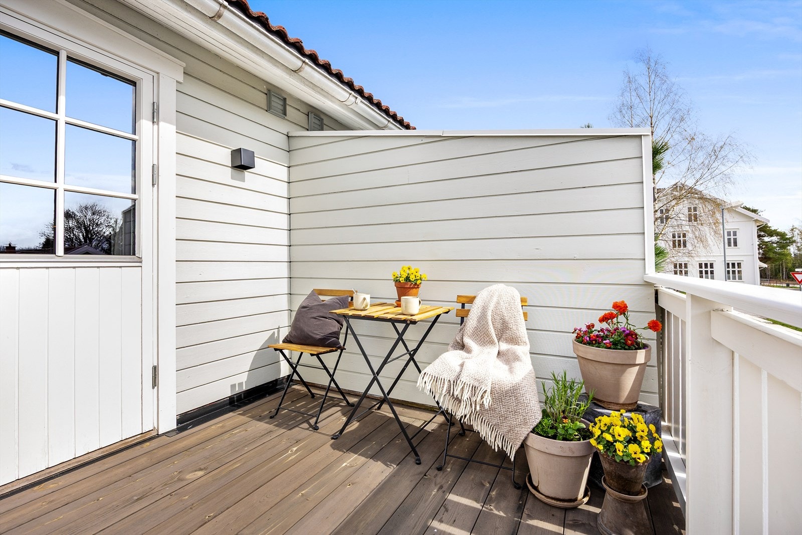 Eier opplyser om at det ble byttet terrassebord sommeren 2024. Galleribilde