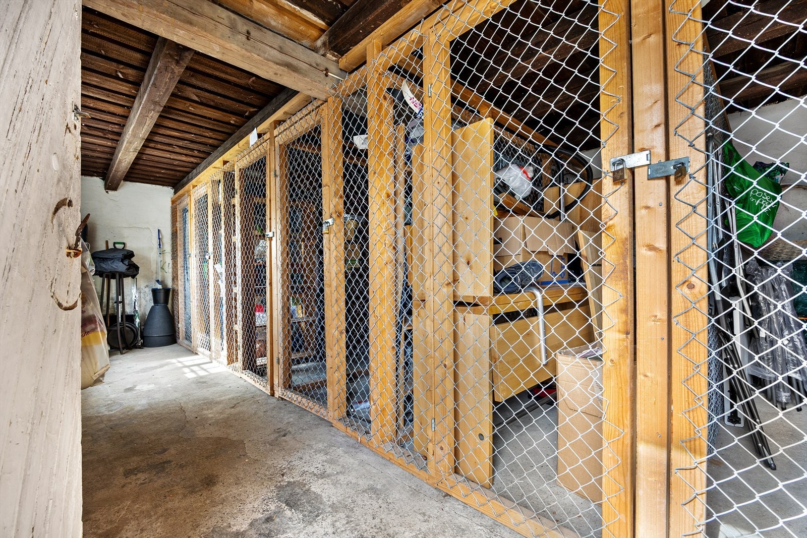 Leiligheten har en ekstern bod på 4m² i låven. Galleribilde