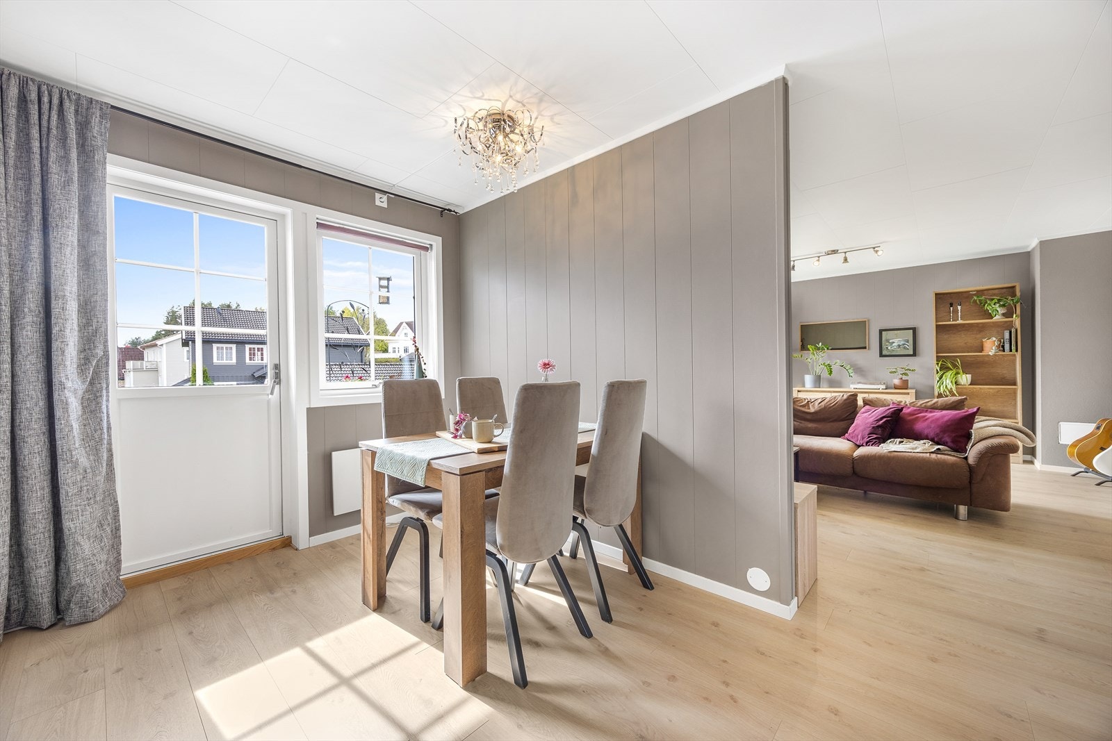 Fra kjøkkenet er det utgang til en herlig balkong. Galleribilde