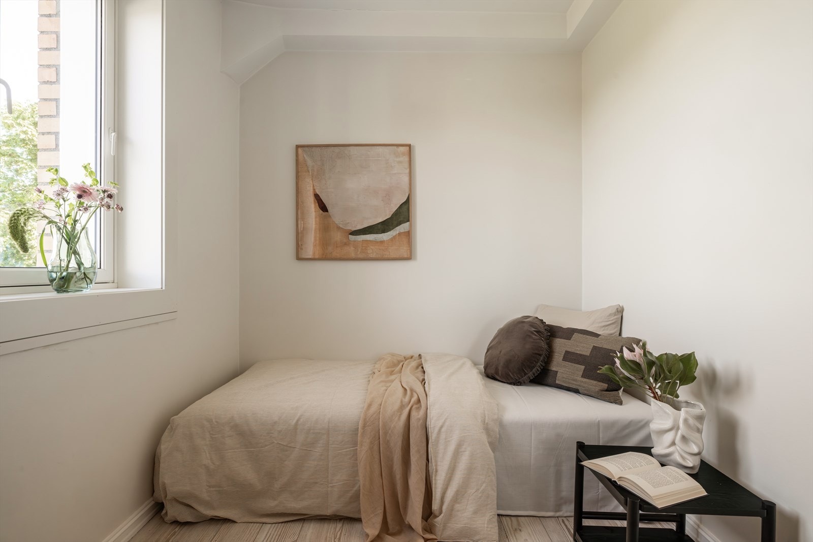 Soverom 2 er et fleksibelt soverom som egner seg godt som barnerom, gjesterom eller kontor. Galleribilde
