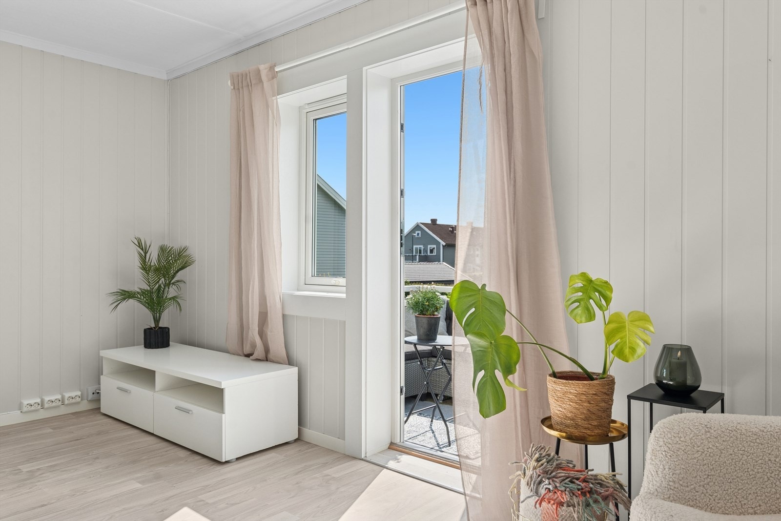 Stuen har utgang til leilighetens balkong. Galleribilde