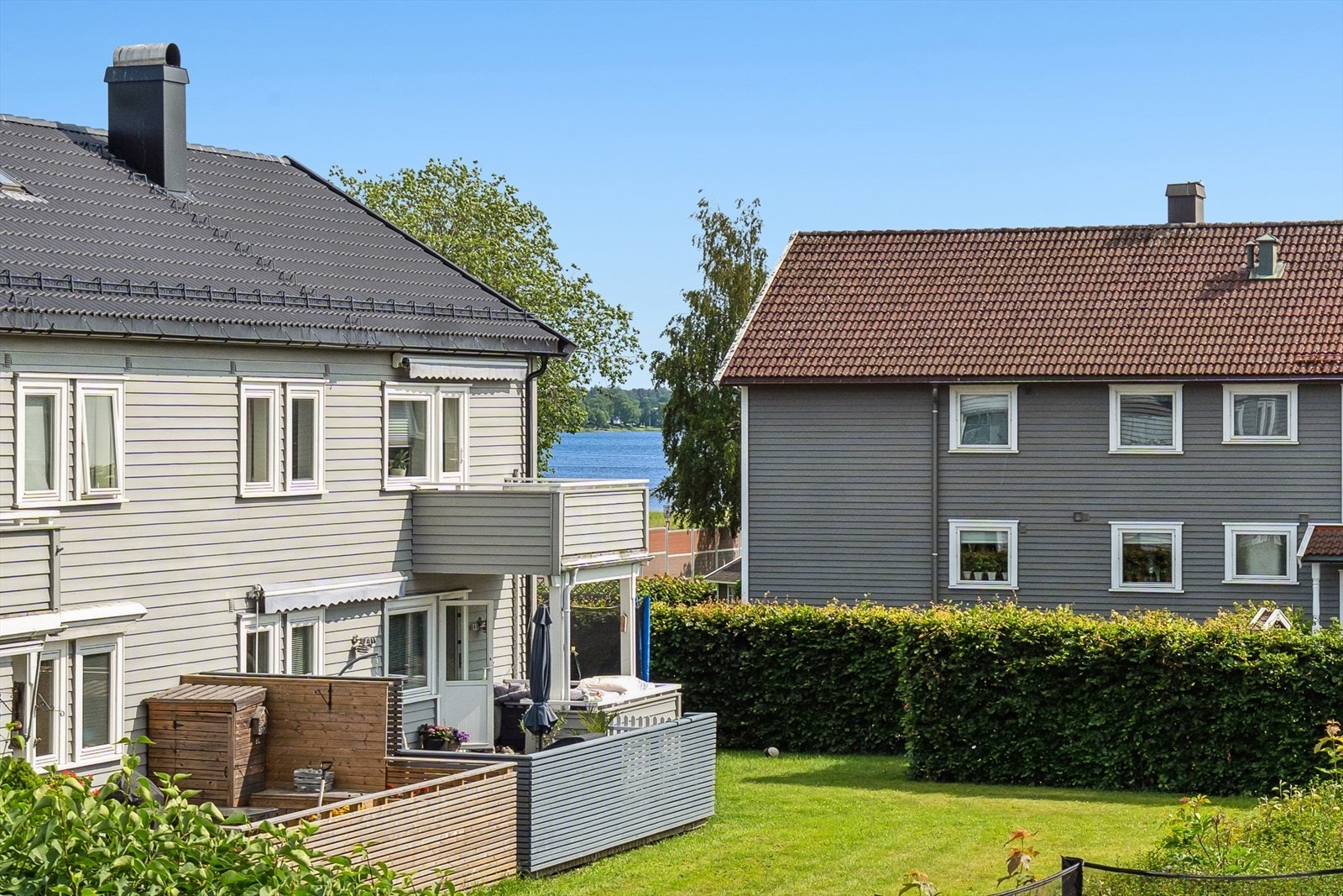 Fra balkongen har du utsikt til borettslagets hage. Galleribilde