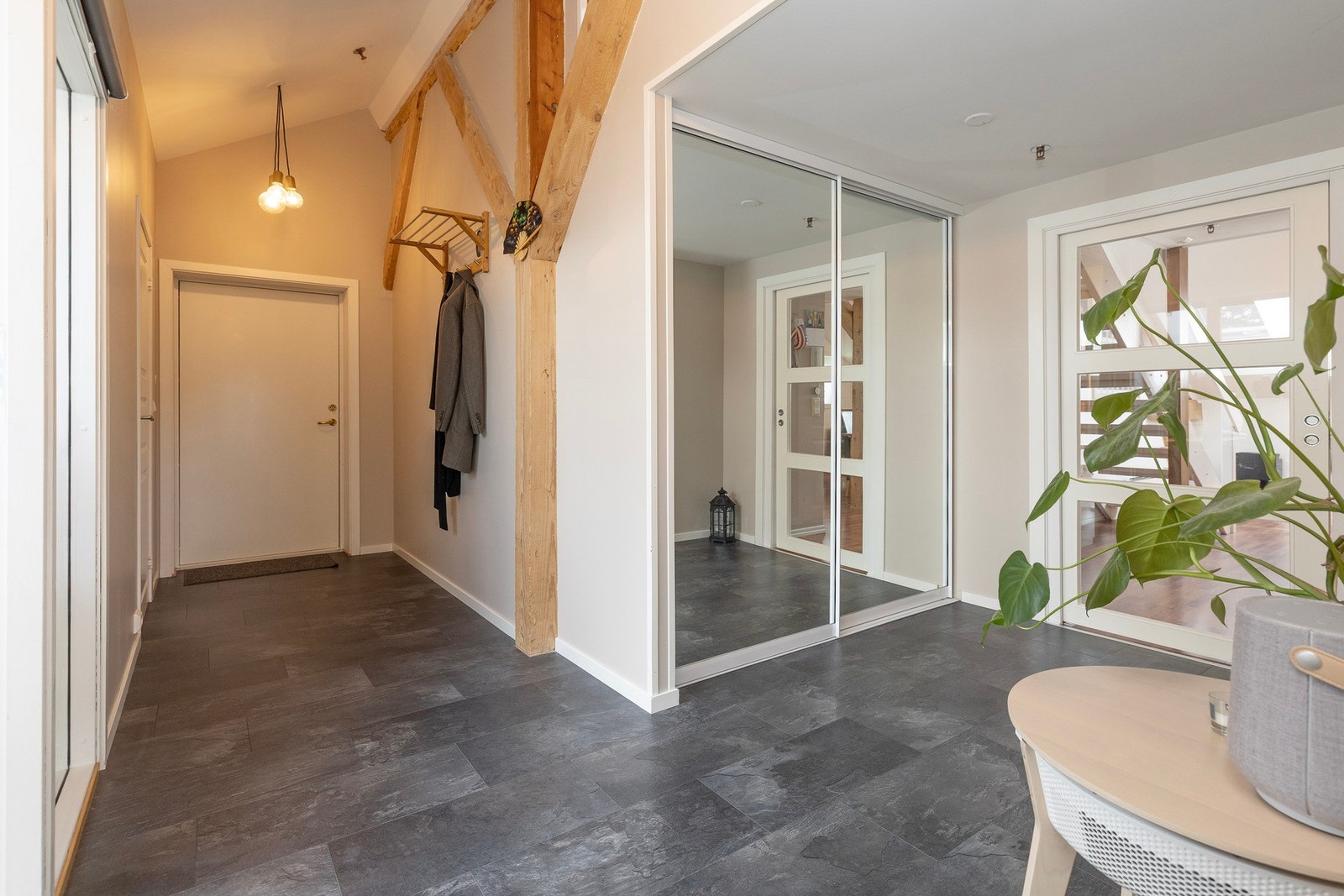 Gang/entrè på ca. 12 kvm. Galleribilde