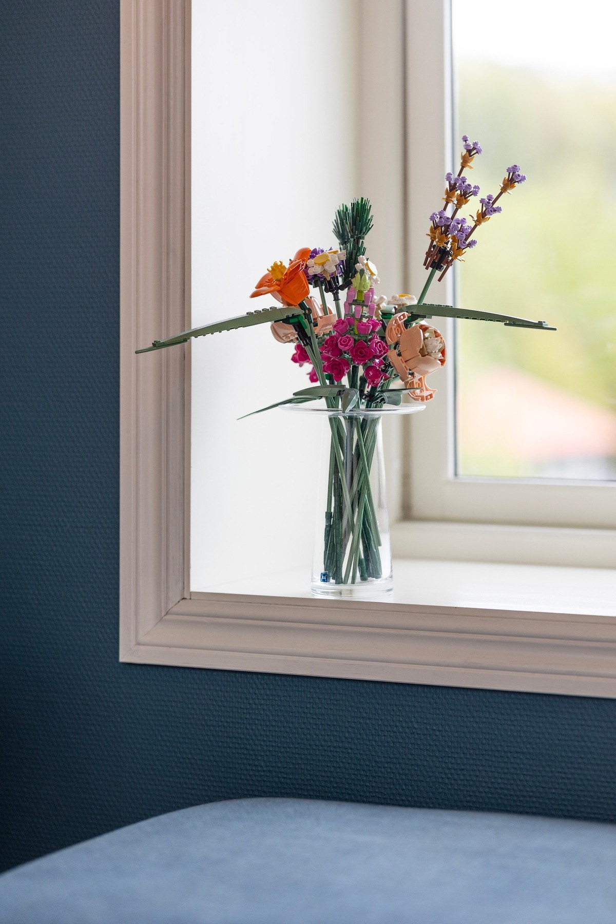 Detaljbilde fra vinduskarm på loftstue Galleribilde