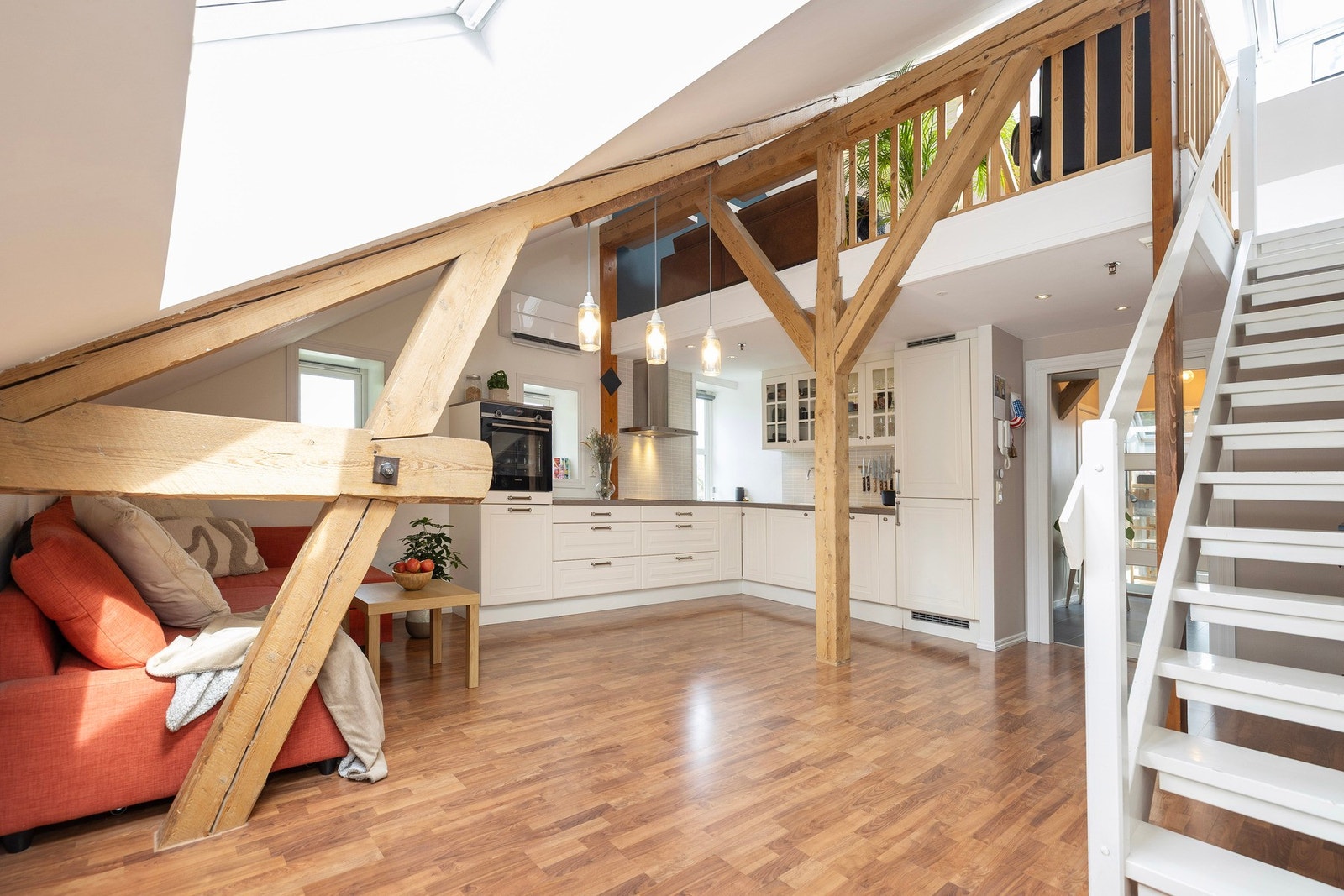 Oppgang til loftsetasje Galleribilde