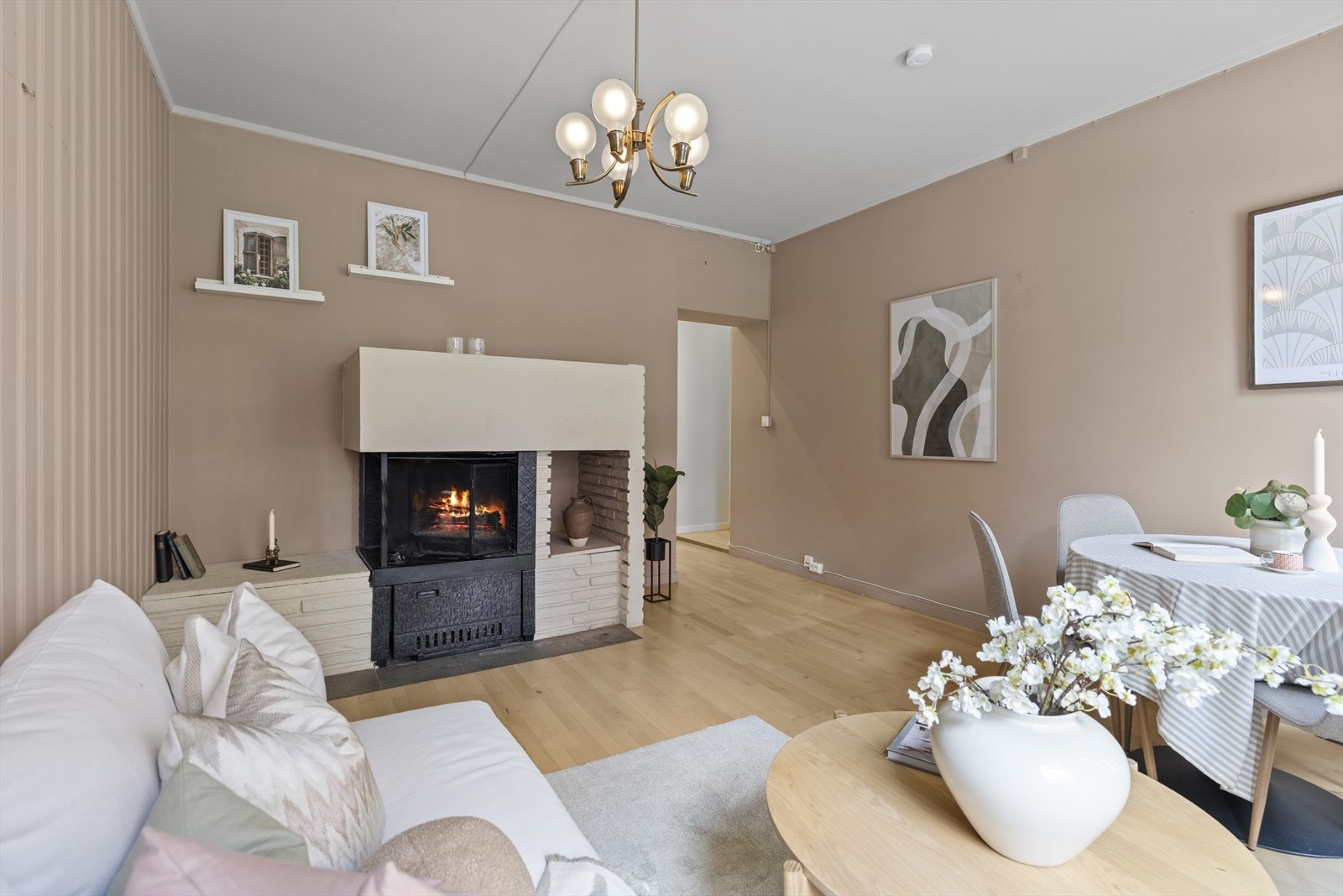 Himlingshøyde er ca. 271 cm. i stuen. Galleribilde