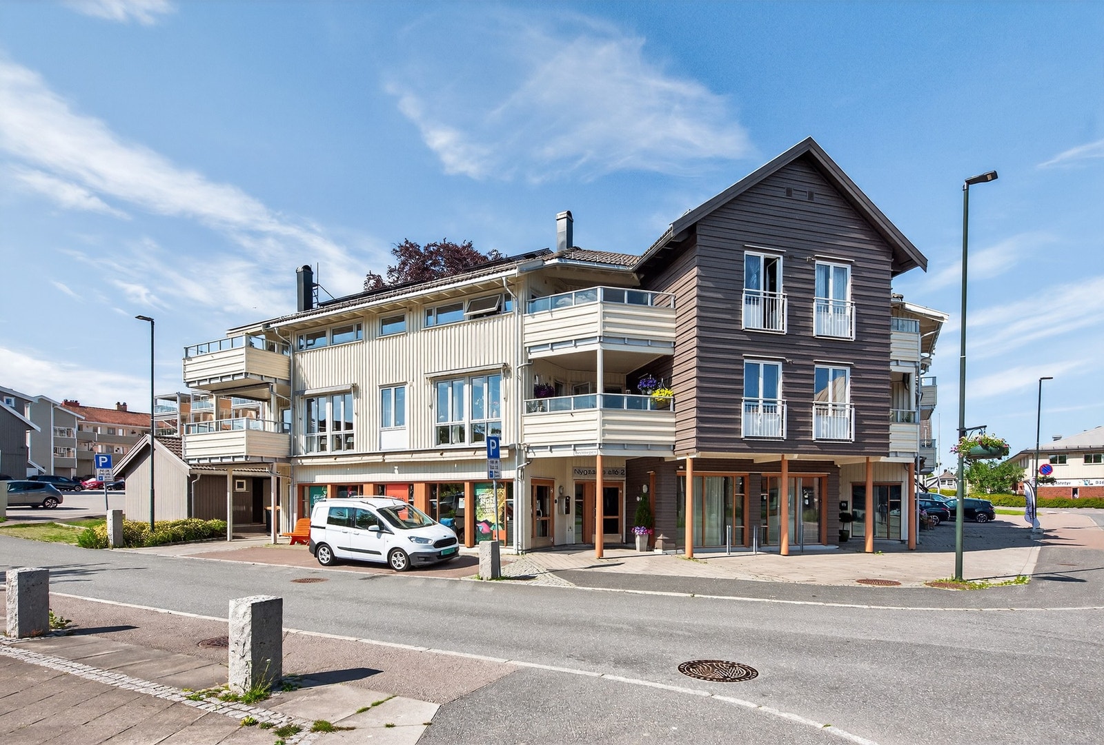 Her har du gangavstand til alt du må trenge av sentrumsfasiliteter og en høy beliggenhet i 2.etasje Galleribilde