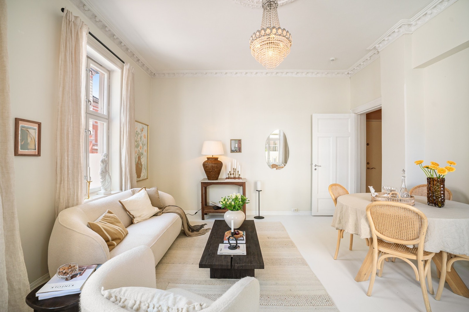 Borettslaget har nylig renovert pipeløpet, og det er mulighet å sette inn ildsted i stuen. Galleribilde