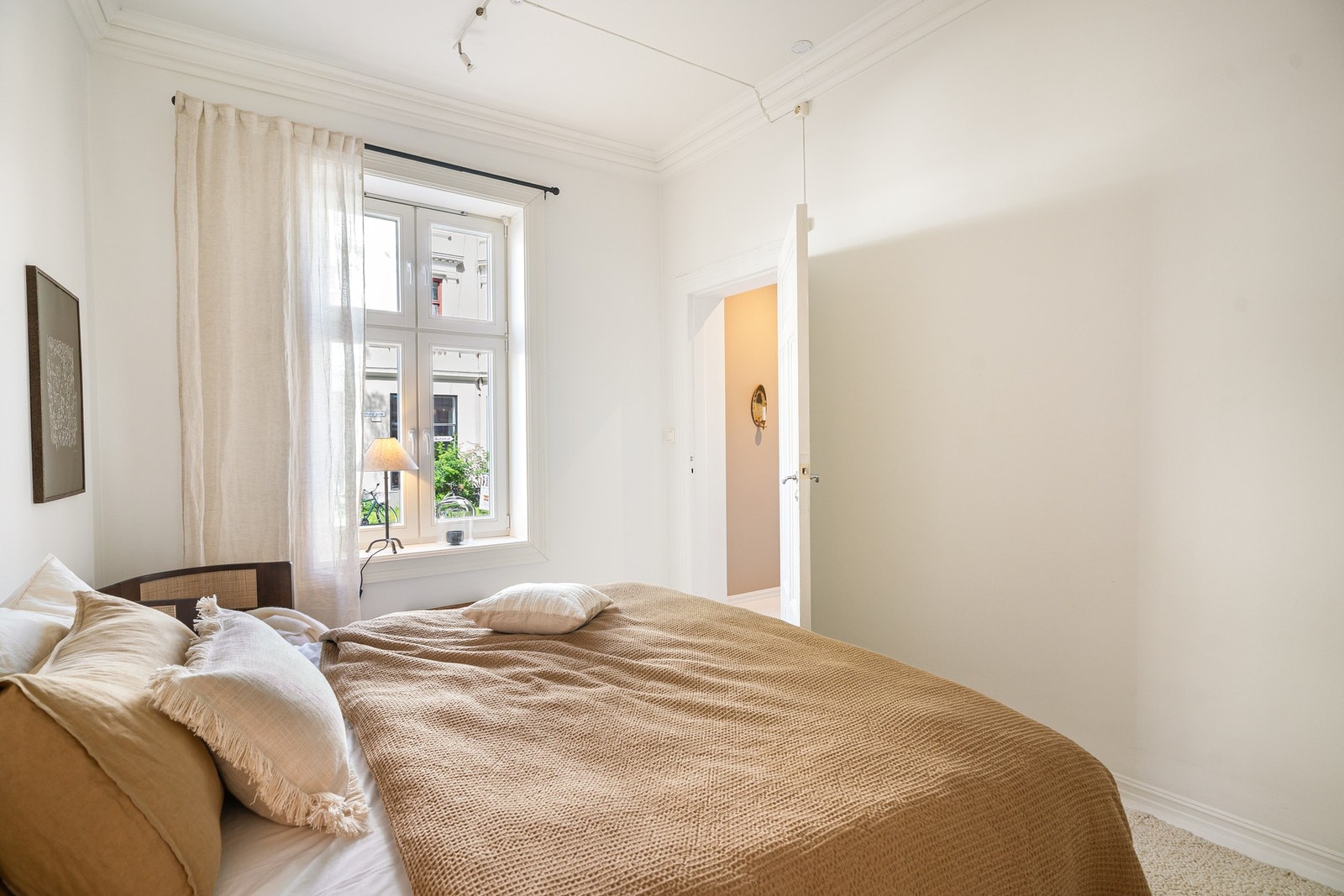 God plass til ytterligere oppbevaring eller hjemmekontor. Galleribilde