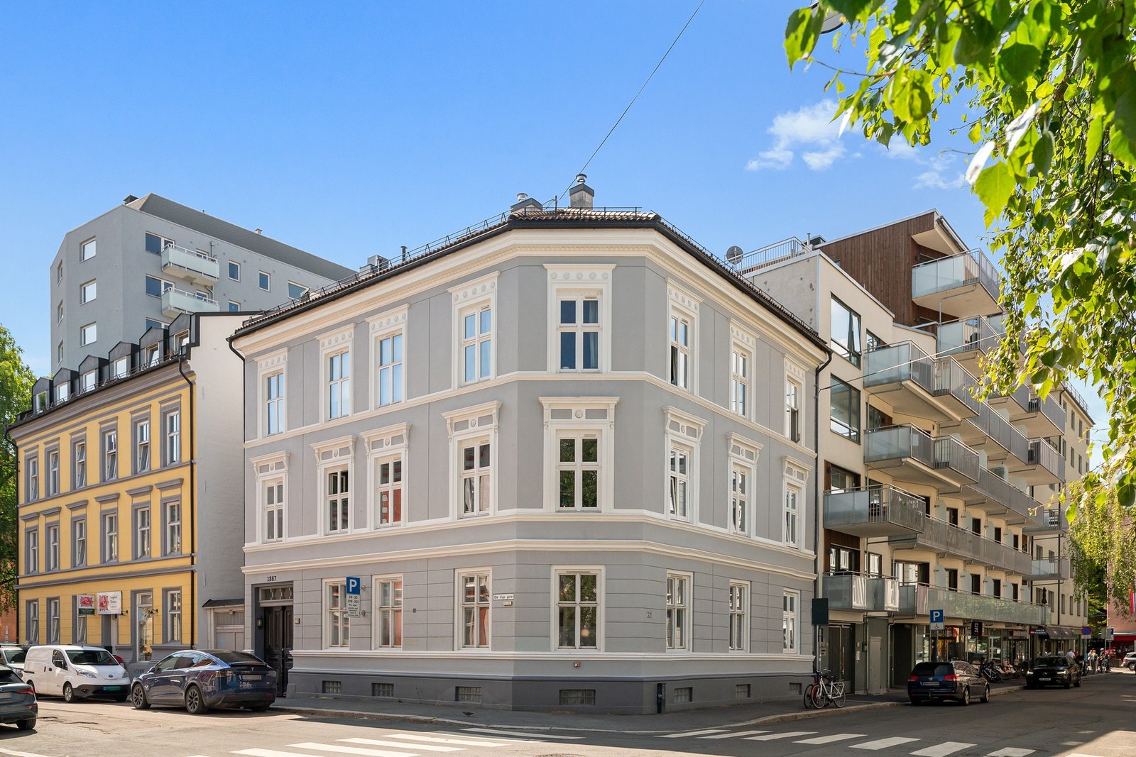 Klassiske fasade i rolig gate i hjertet av Majorstuen. Galleribilde