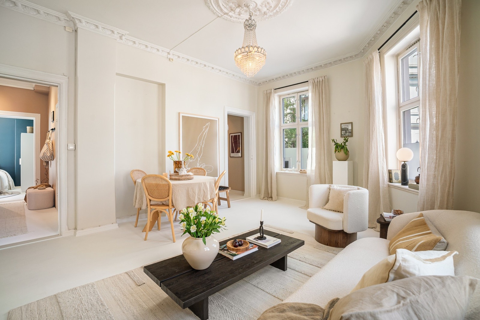 Dette er en lys og klassiske hjørneleilighet med god standard. Galleribilde