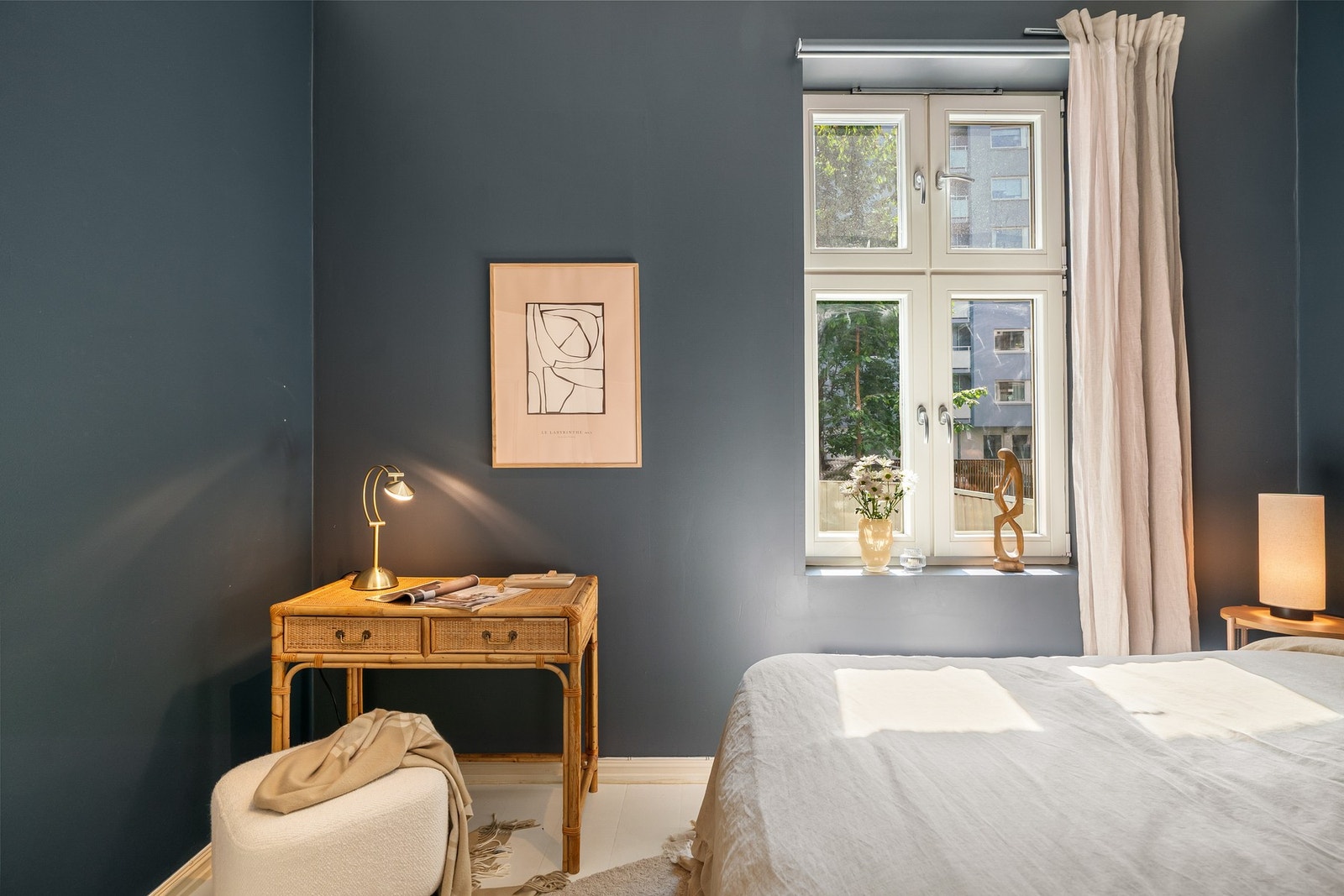 Rommet vender ut mot lukket bakgård. Galleribilde