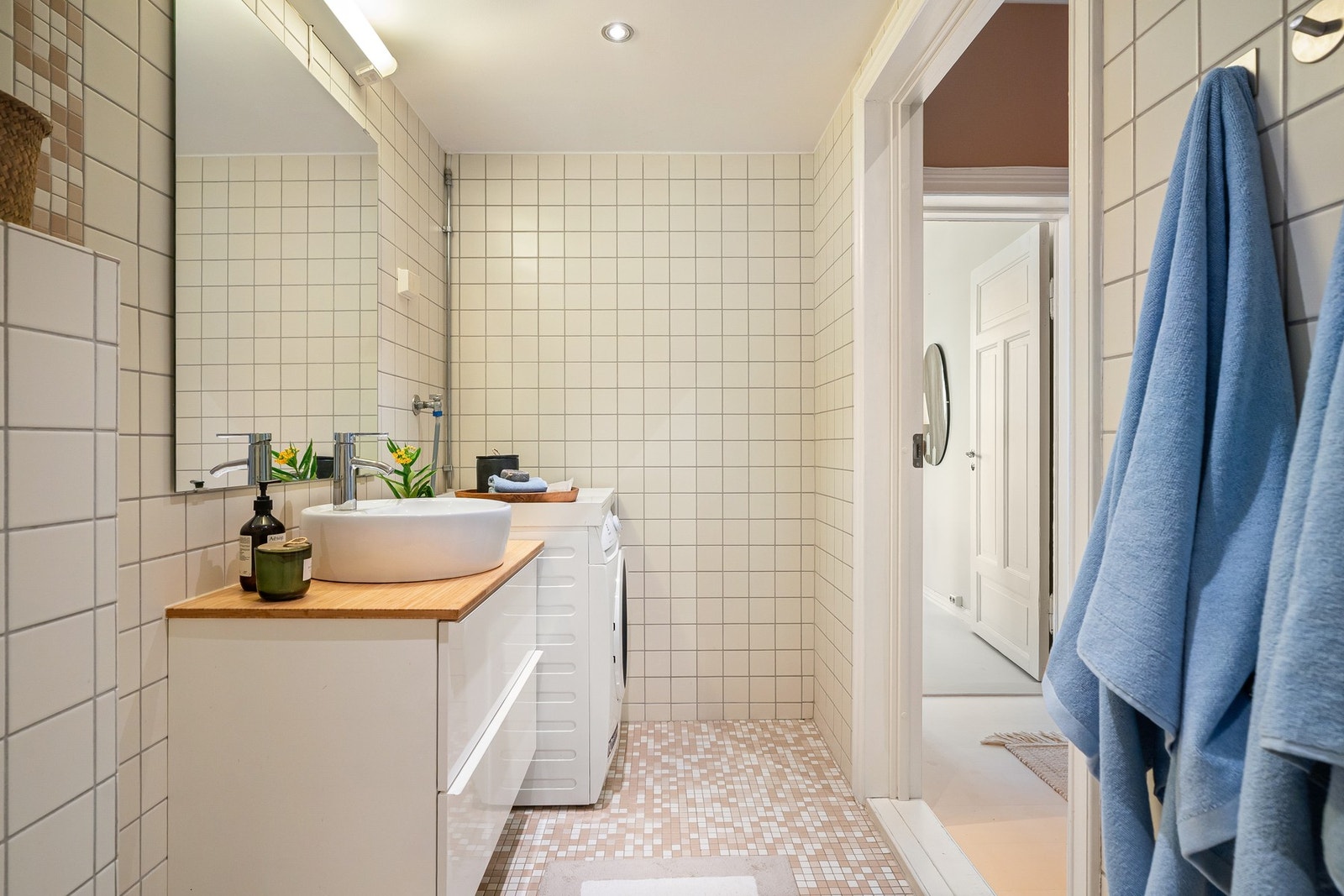 Opplegg for vaskemaskin og stikkontakt for tørketrommel. Galleribilde