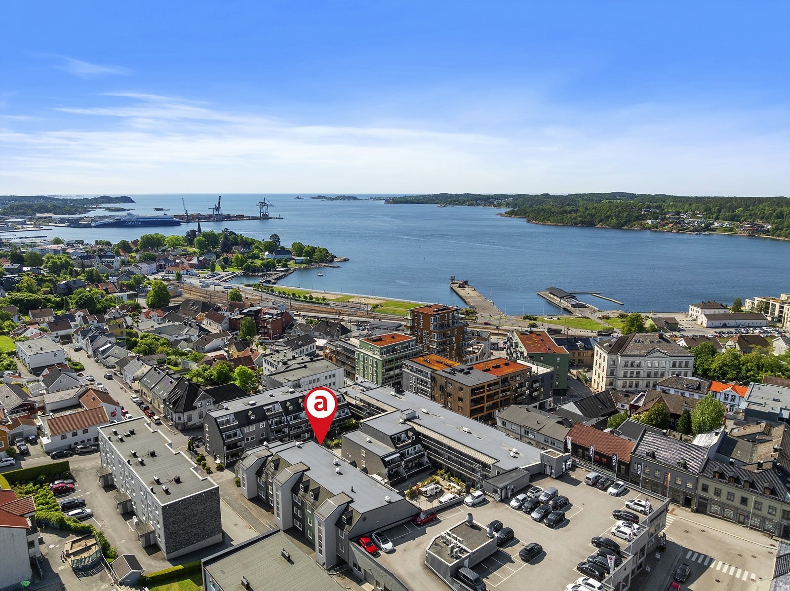 Velkommen til Josefinesgate 4 H. Stor 2 roms toppleilighet med super utsikt og masse sol. Bygget har heis. Galleribilde