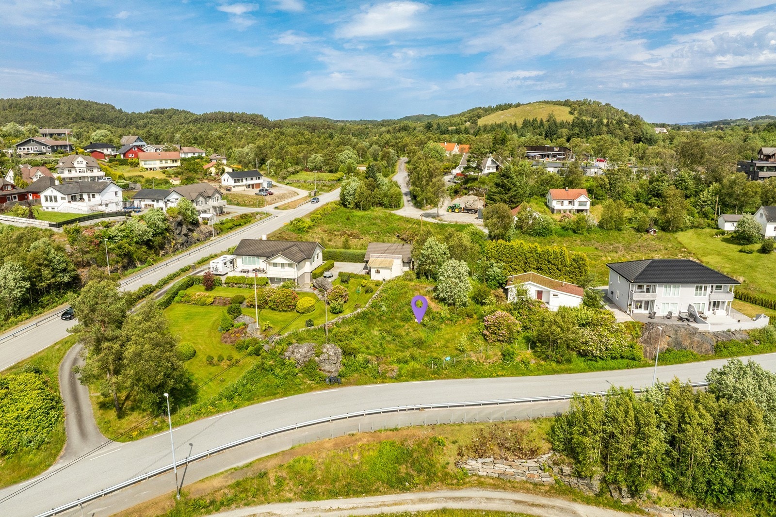 Barnehage i nærområdet. Det er gangavstand til Sveio sentrum og alle nødvendige fasiliteter. Galleribilde
