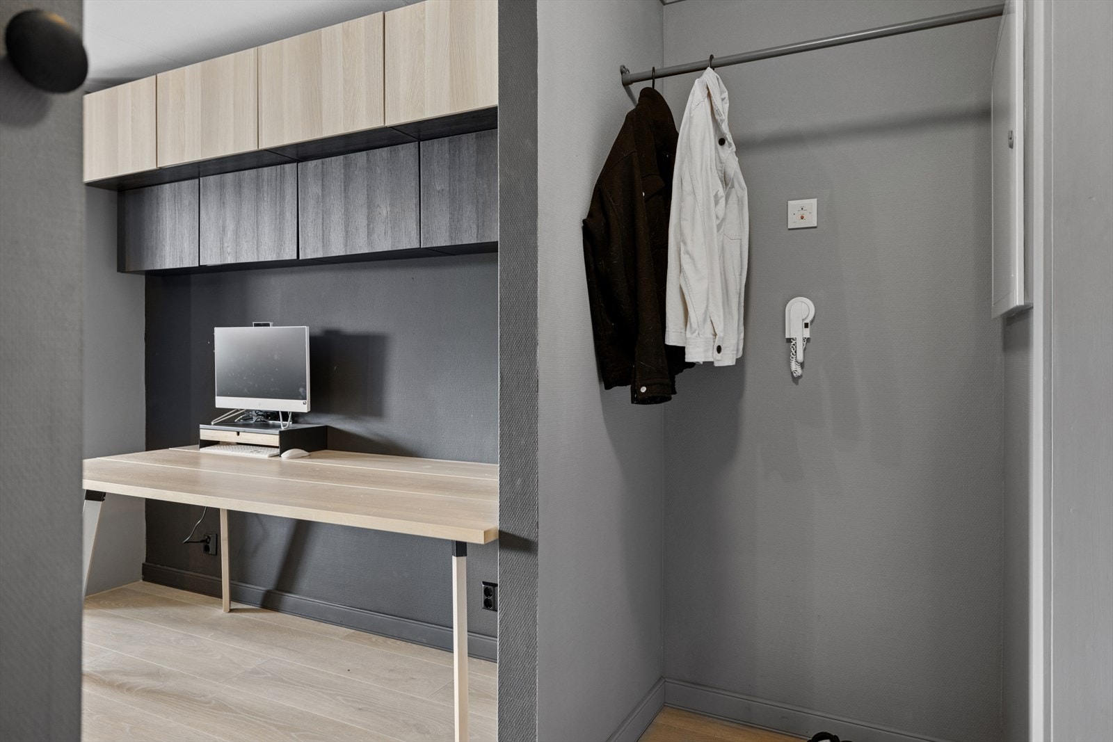Entré med plass for omkledning og oppbevaring av yttertøy. Galleribilde