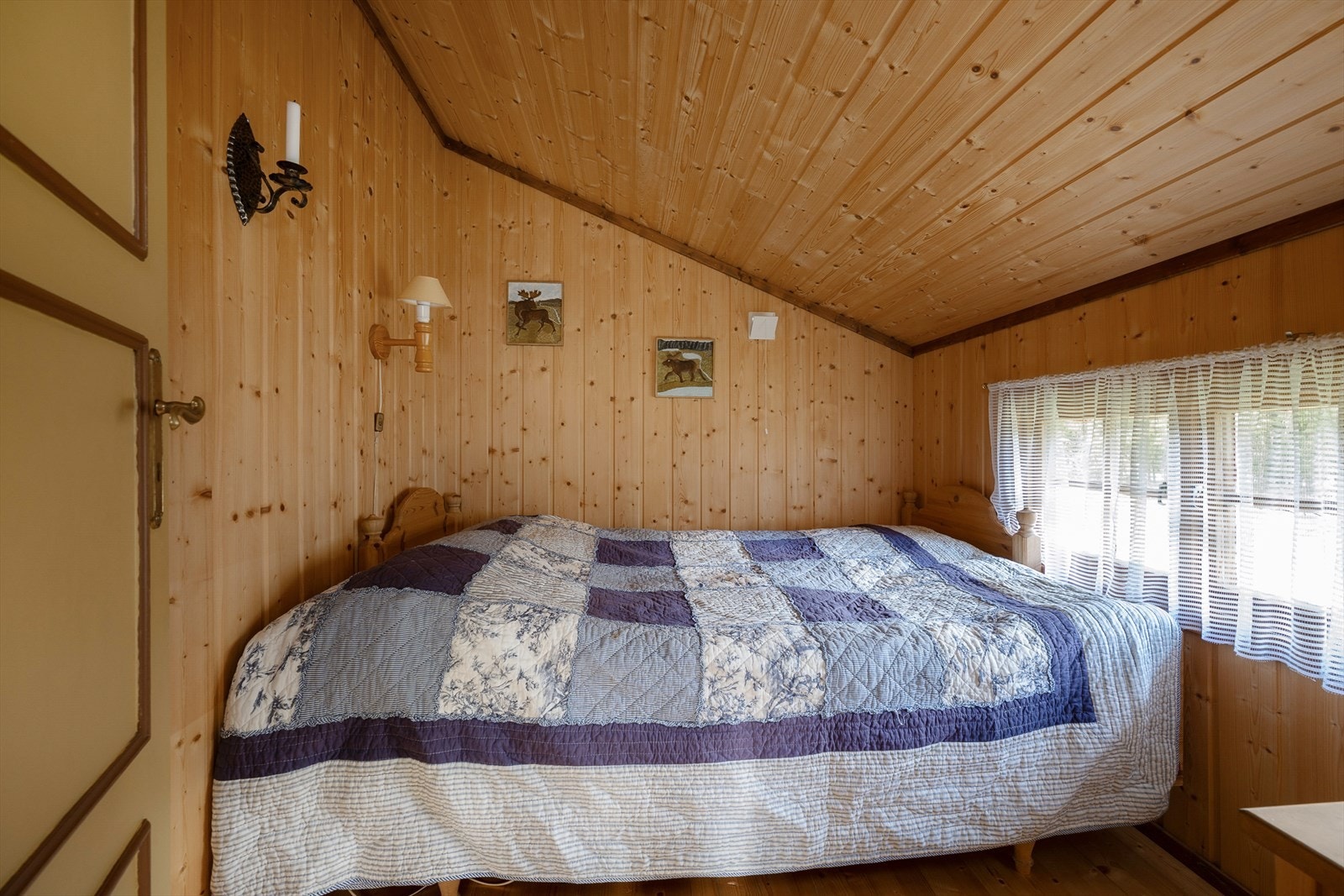 Opprinnelig sportsbod er innredet med sengeplass Galleribilde