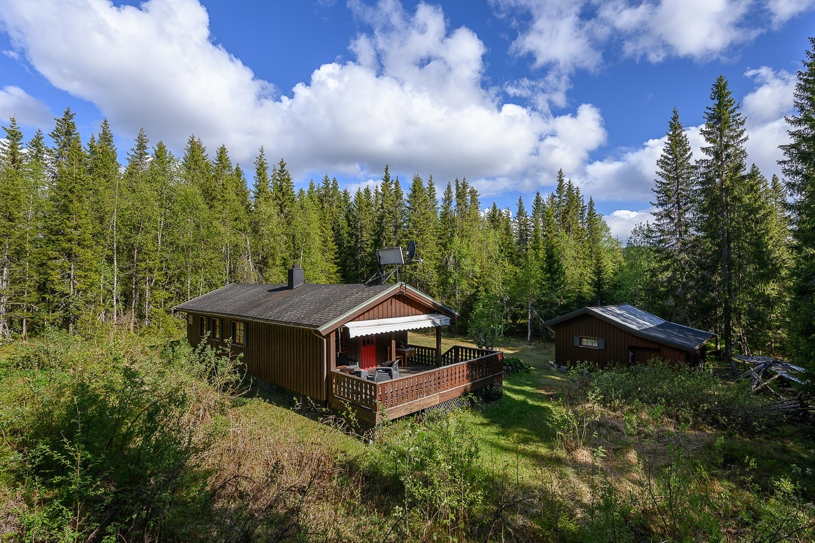 Eiendommen ligger like ved kommunegrensen, i Musdalen mot Svingvoll, med enkel adkomst fra Musdalsvegen. Galleribilde