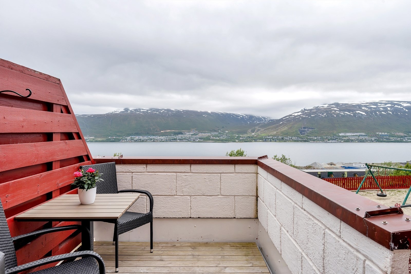 Med nydelig utsikt da man er i fremste rekke av borettslaget Galleribilde