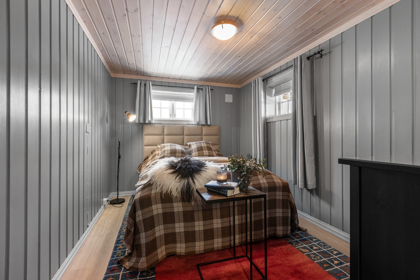 I kjeller er det laget et soverom - dette var opprinnelig en bod (S-rom gjort om til P-rom uten godkjennelse) Galleribilde