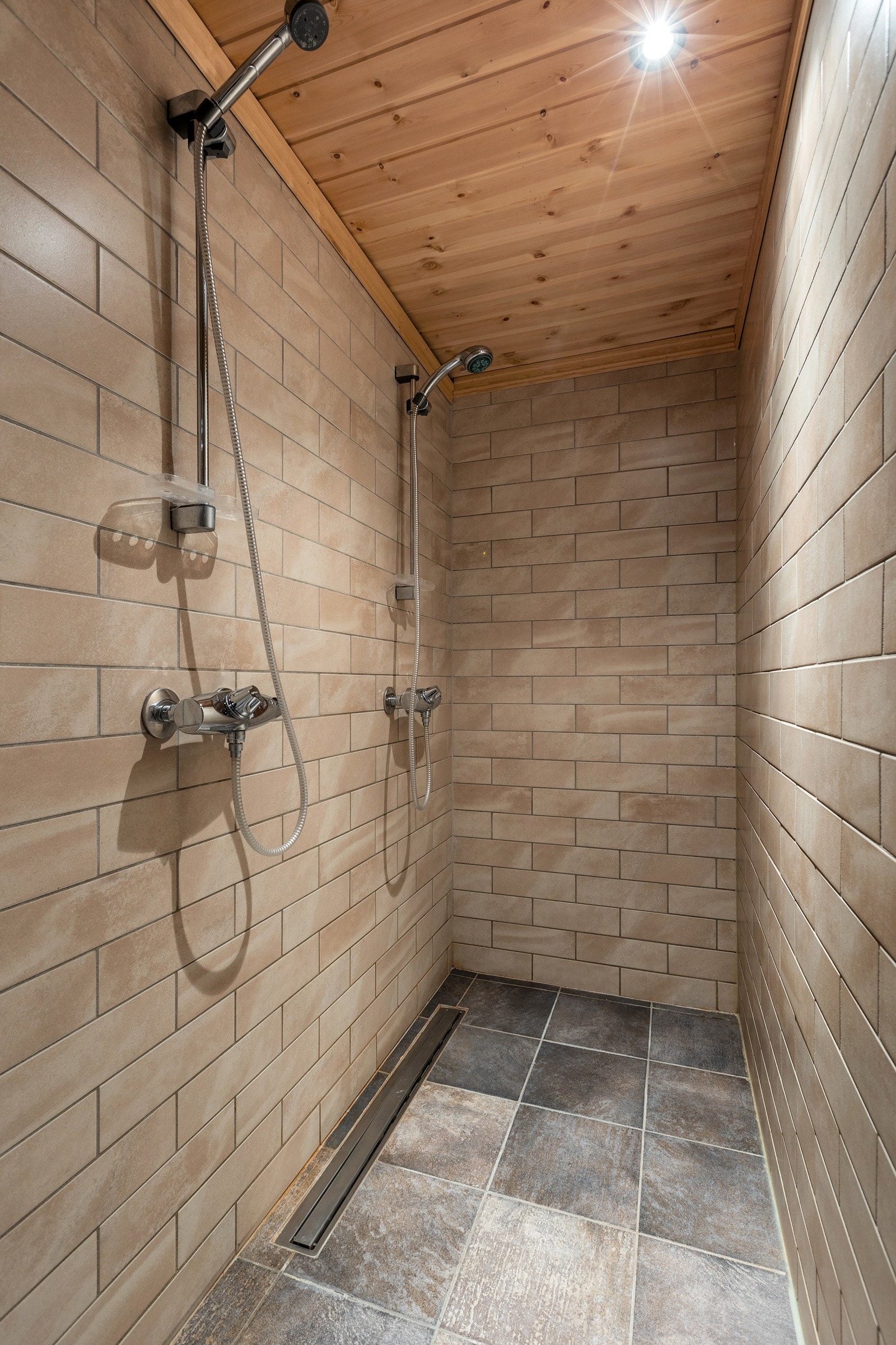 Dobbeldusj i tilknytning til spaavdelingen Galleribilde