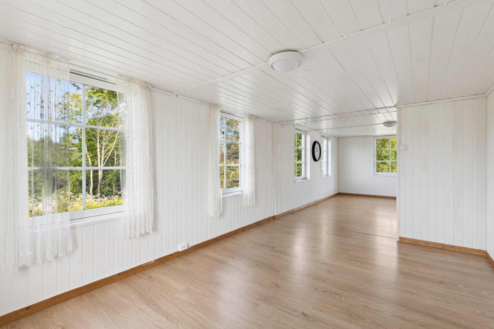 Stue med god plass og flere muligheter til møblering. Galleribilde