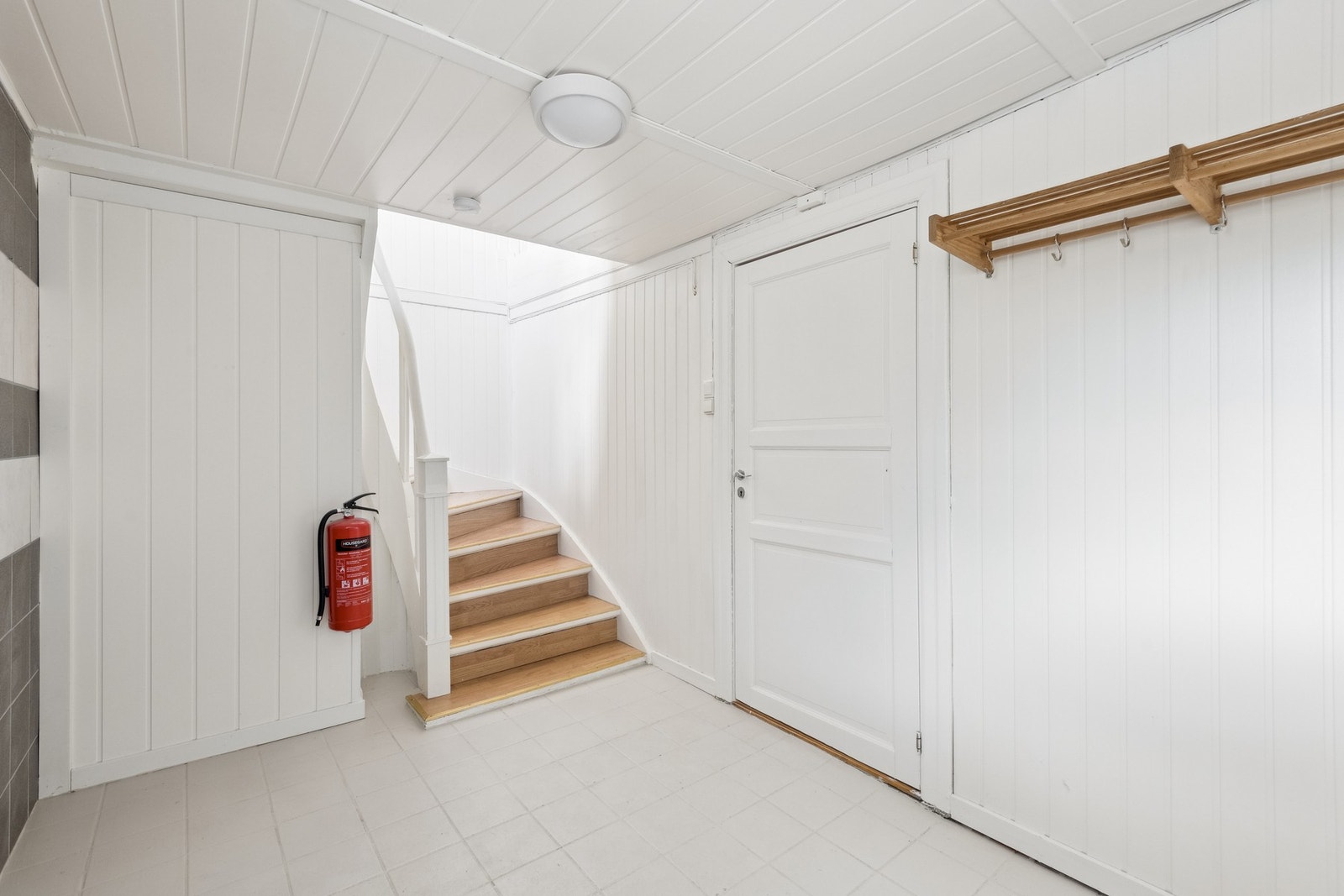 Flislagt entrè. Galleribilde