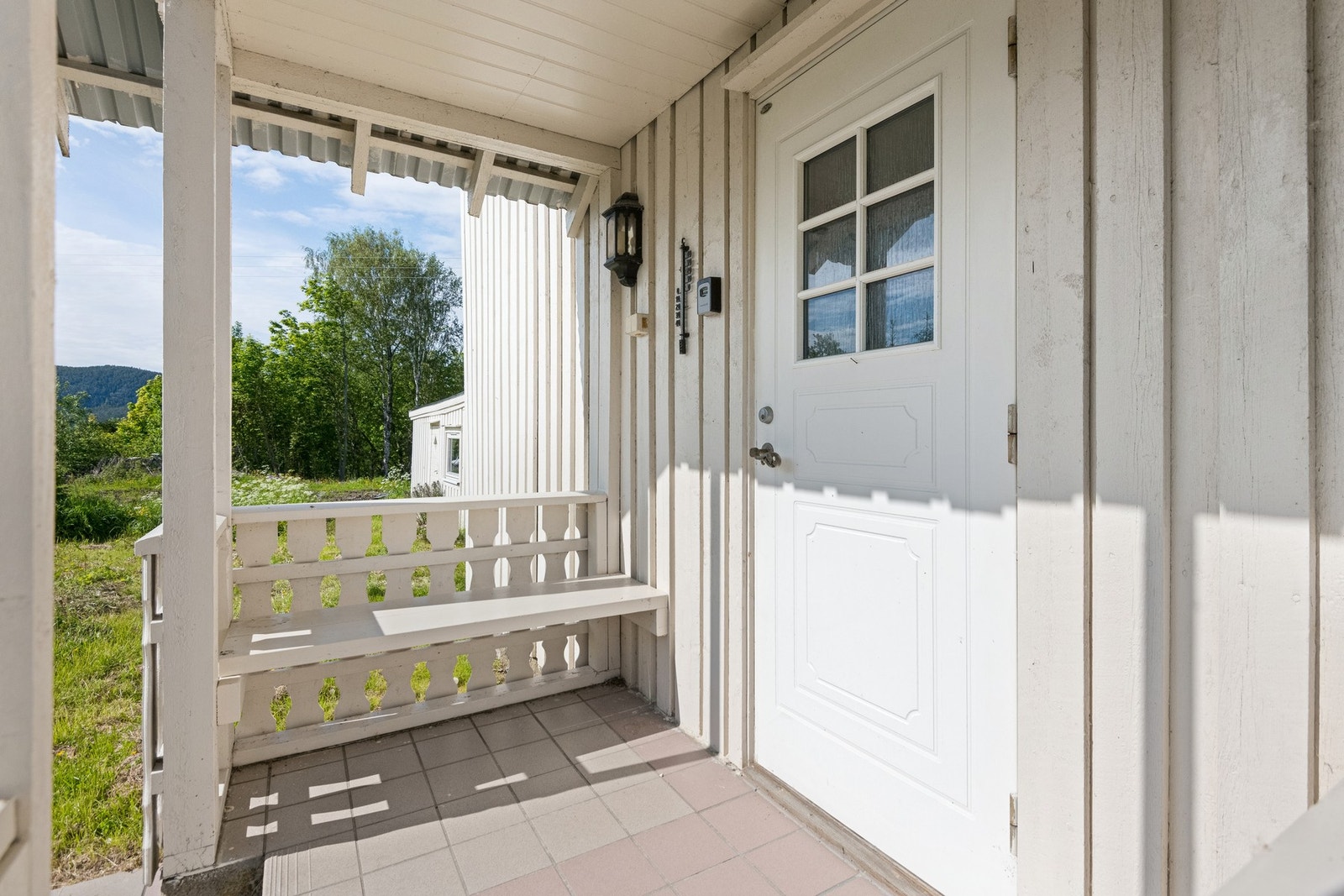 Takoverbygget inngangsparti. Velkommen inn! Galleribilde