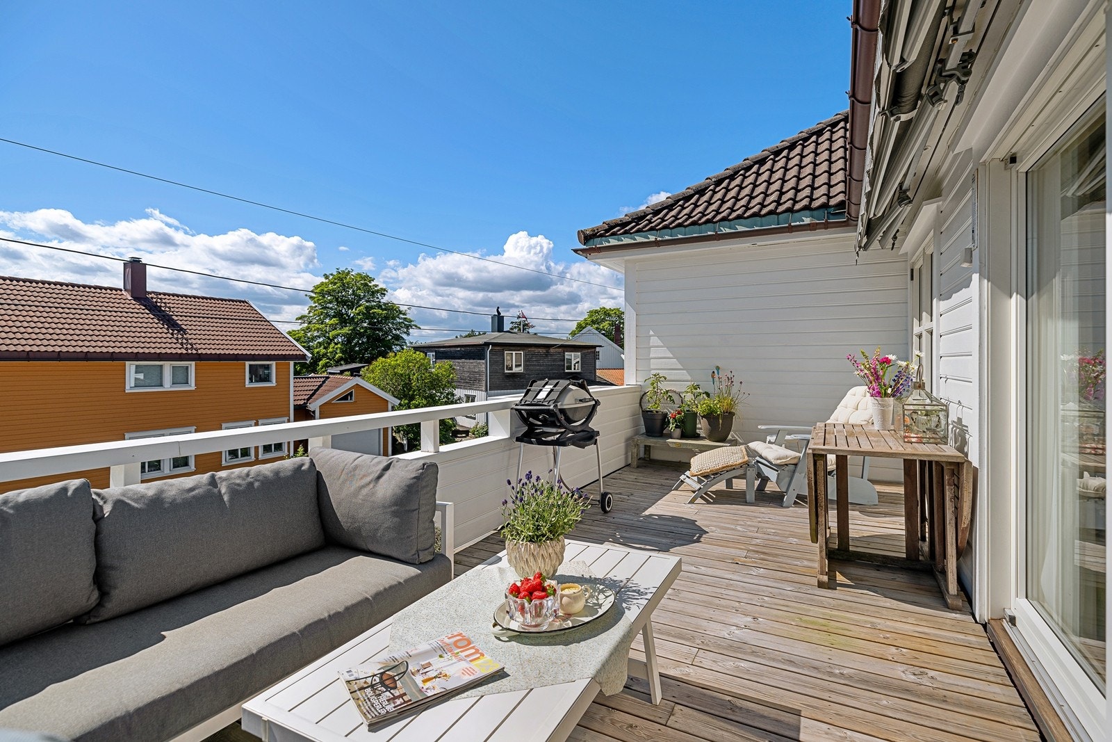 Hyggelig og romslig veranda i tilknytning til stuen Galleribilde