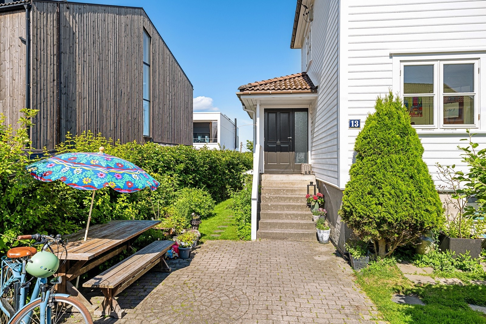 Meget innbydende og hyggelig inngangsparti Galleribilde