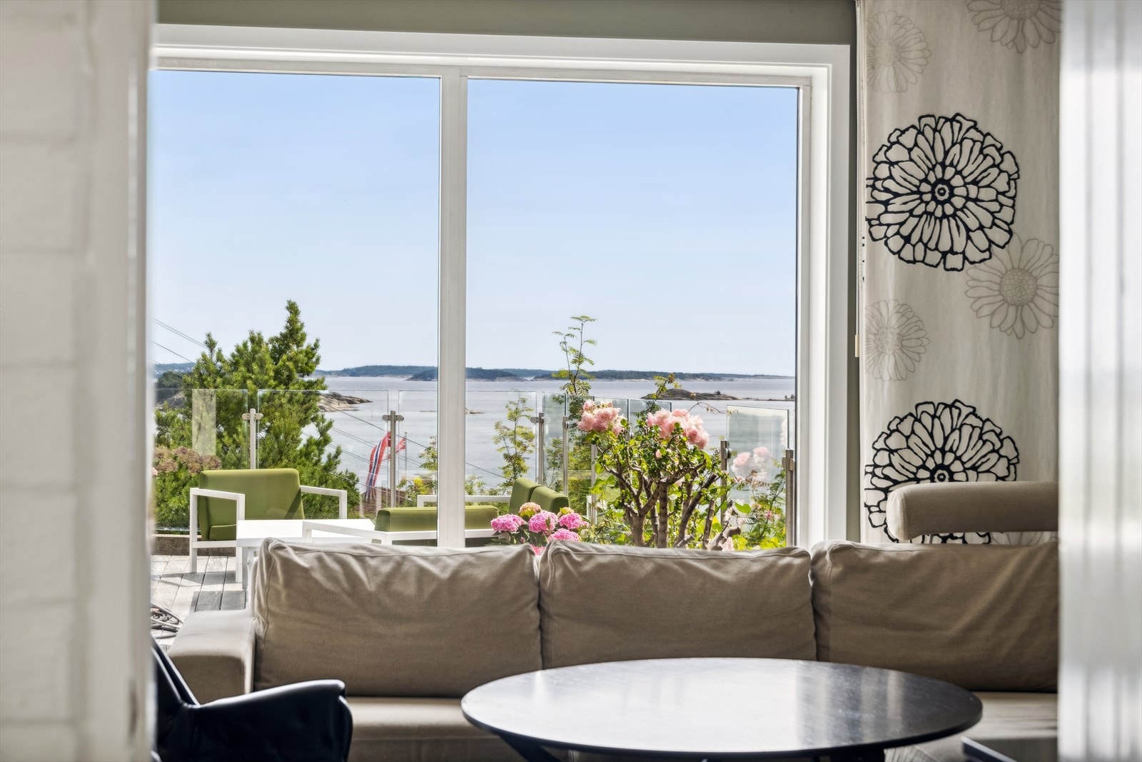 TV-stue/soverom i hovedetasje | Upåklagelig utsikt her også! Galleribilde