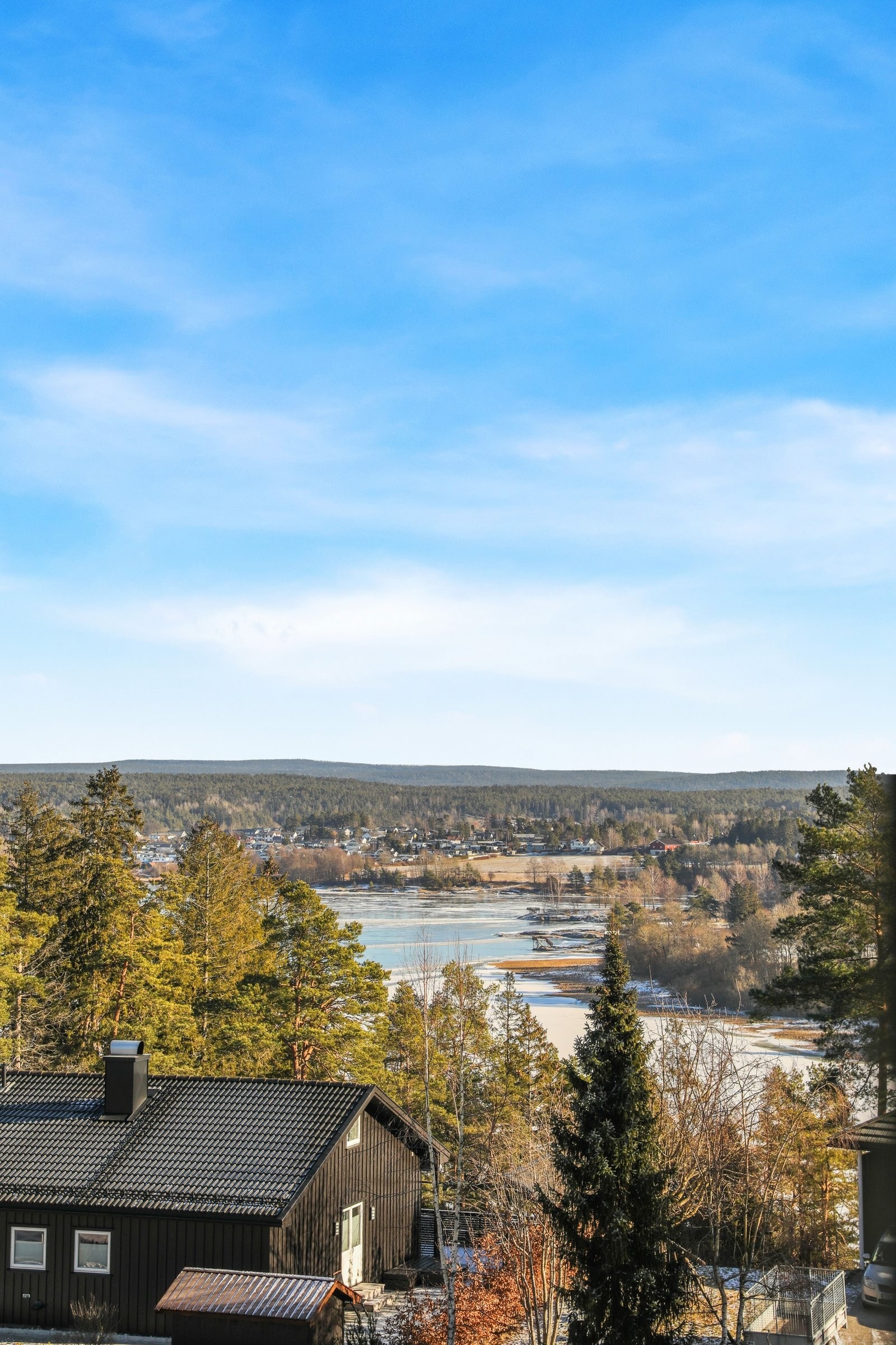 Utsikt mot Glomma fra Soverom, og stue Galleribilde