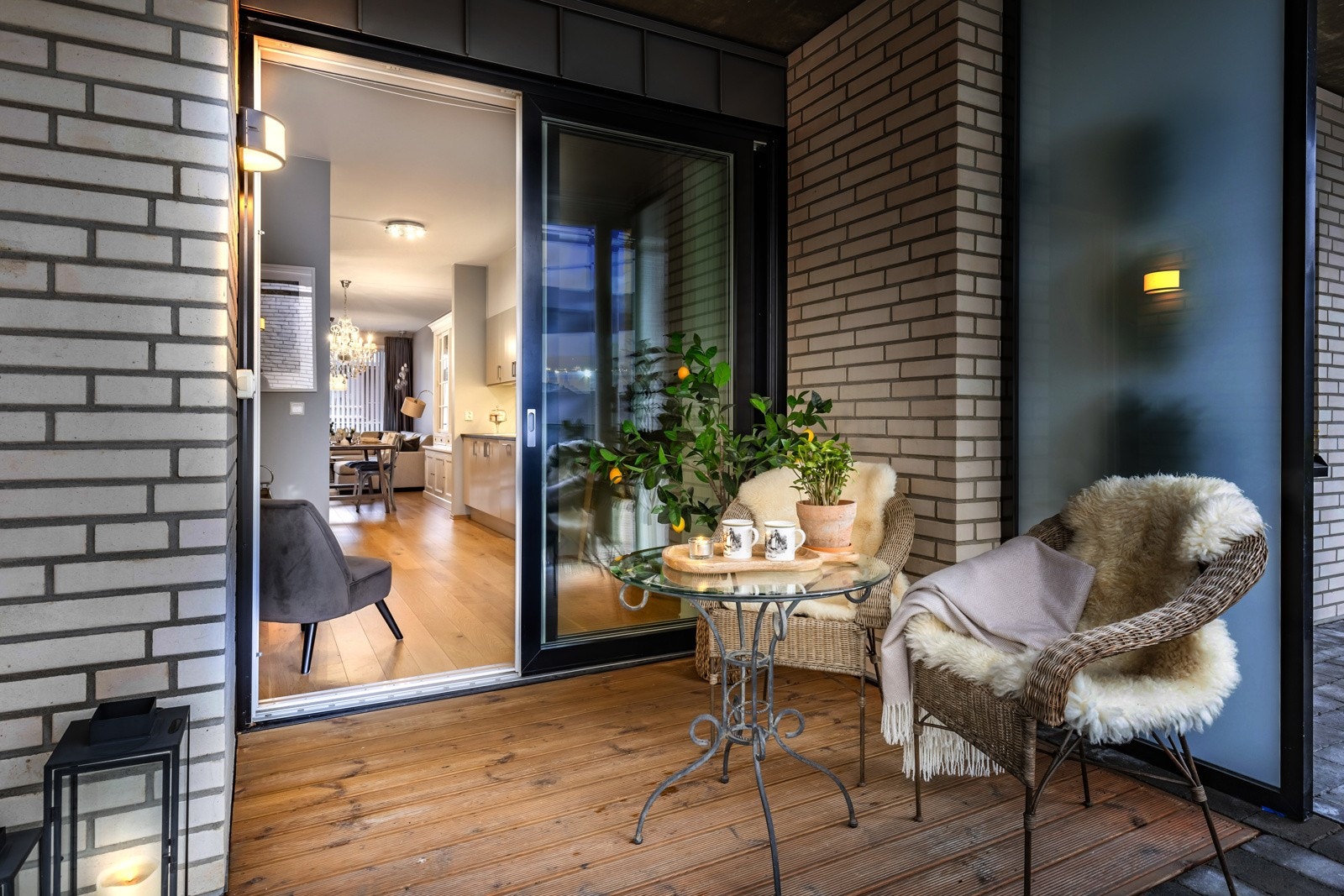 En stilren 3-roms selveierleilighet i 2. etasje, midt i Mjøndalen sentrum. Galleribilde