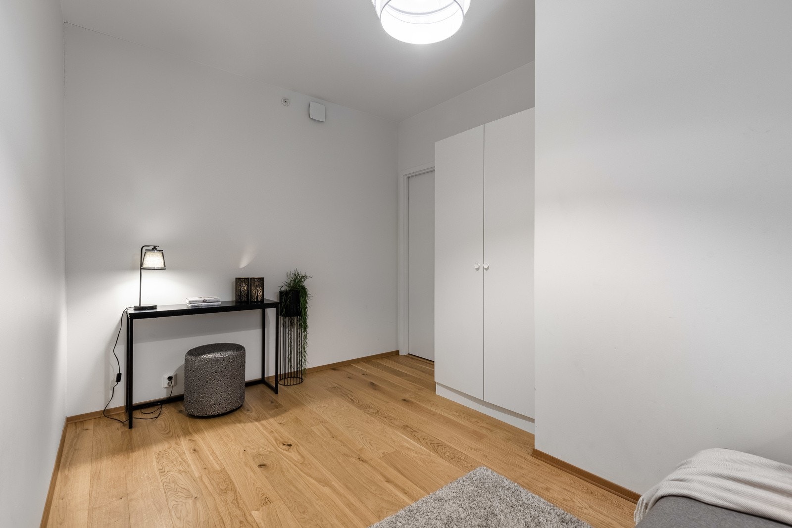 Her er det god plass til blant annet seng, nattbord, pult og annet ønsket møblement. Galleribilde