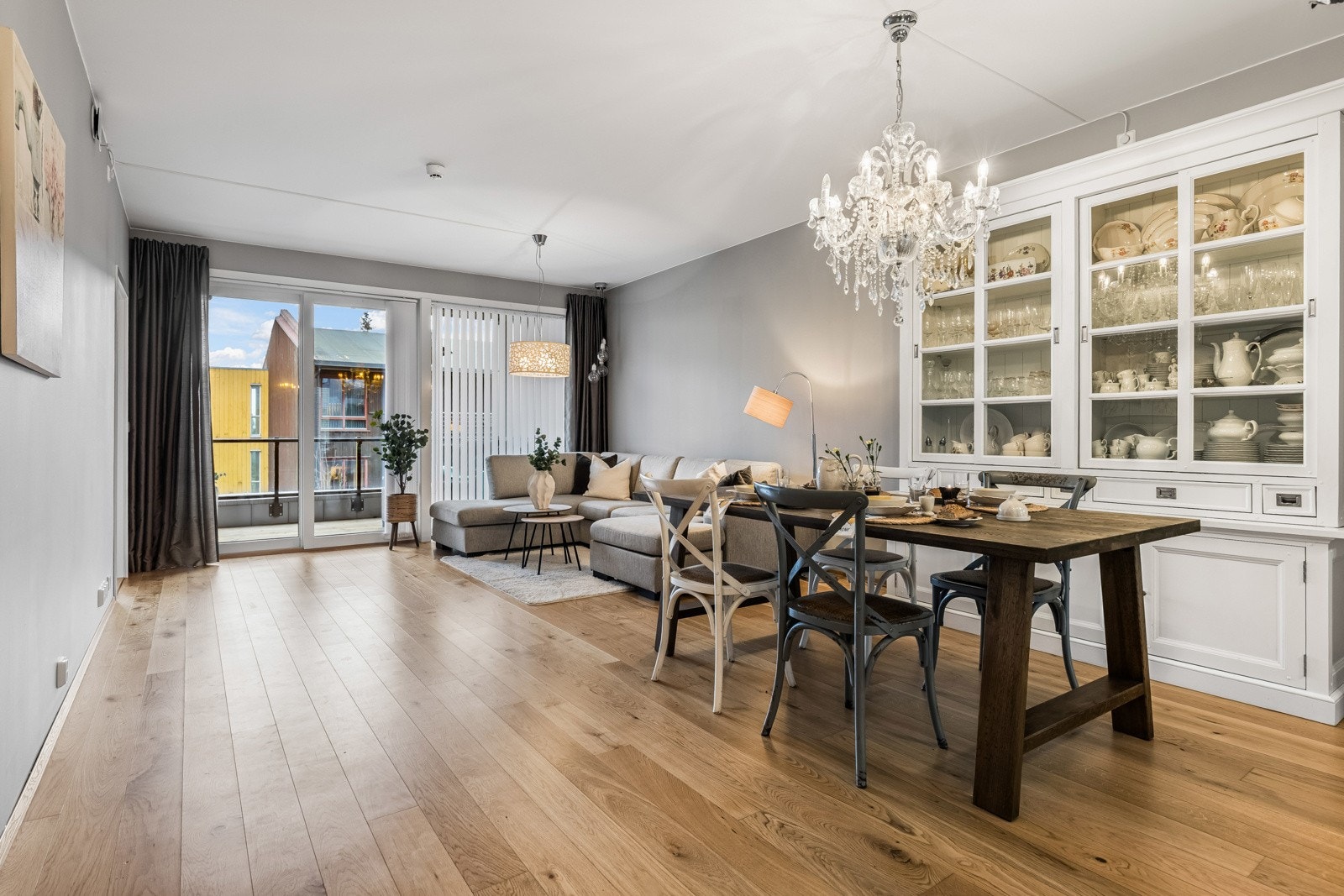 Det er god plass til et større spisebord for familie og venner. Galleribilde