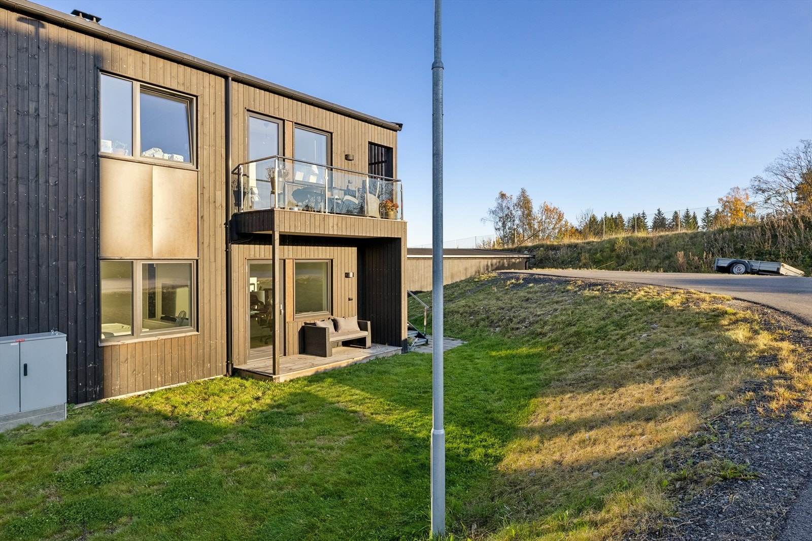 Sydøstvendt terrasse ved soverom. Her er det morgensol. Galleribilde