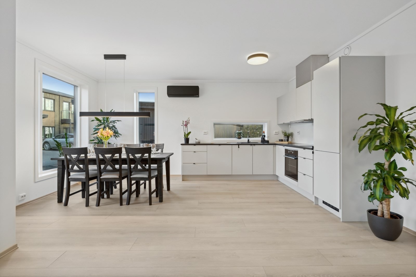 June Berg Peersen, DNB Eiendom har gleden av å presentere Feltspatveien 2A. Galleribilde