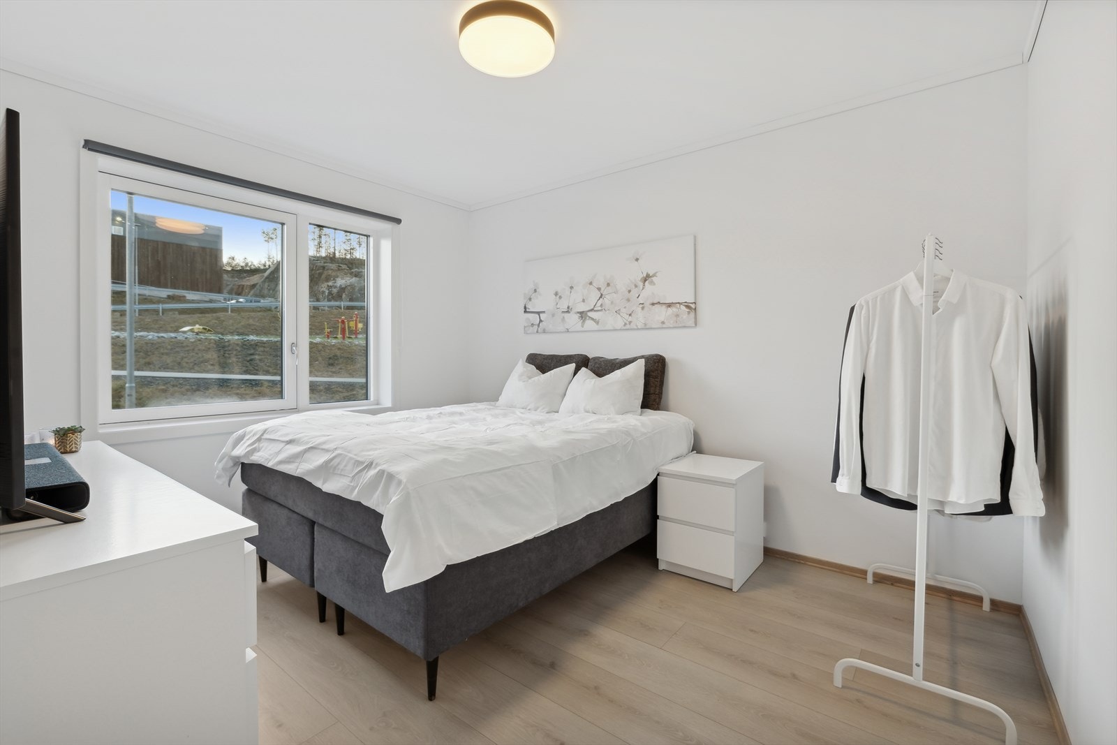 Hovedsoverom med god plass til dobbeltseng. Galleribilde