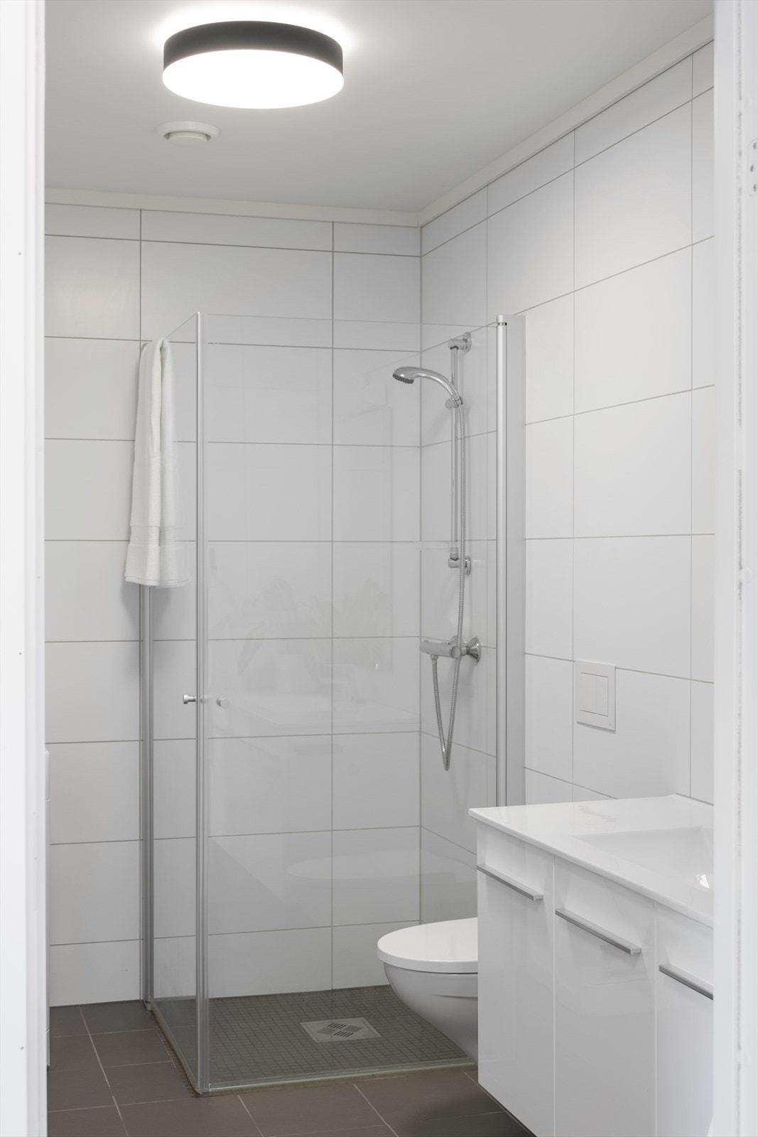 Dusjhjørne med svingbare dører. Galleribilde