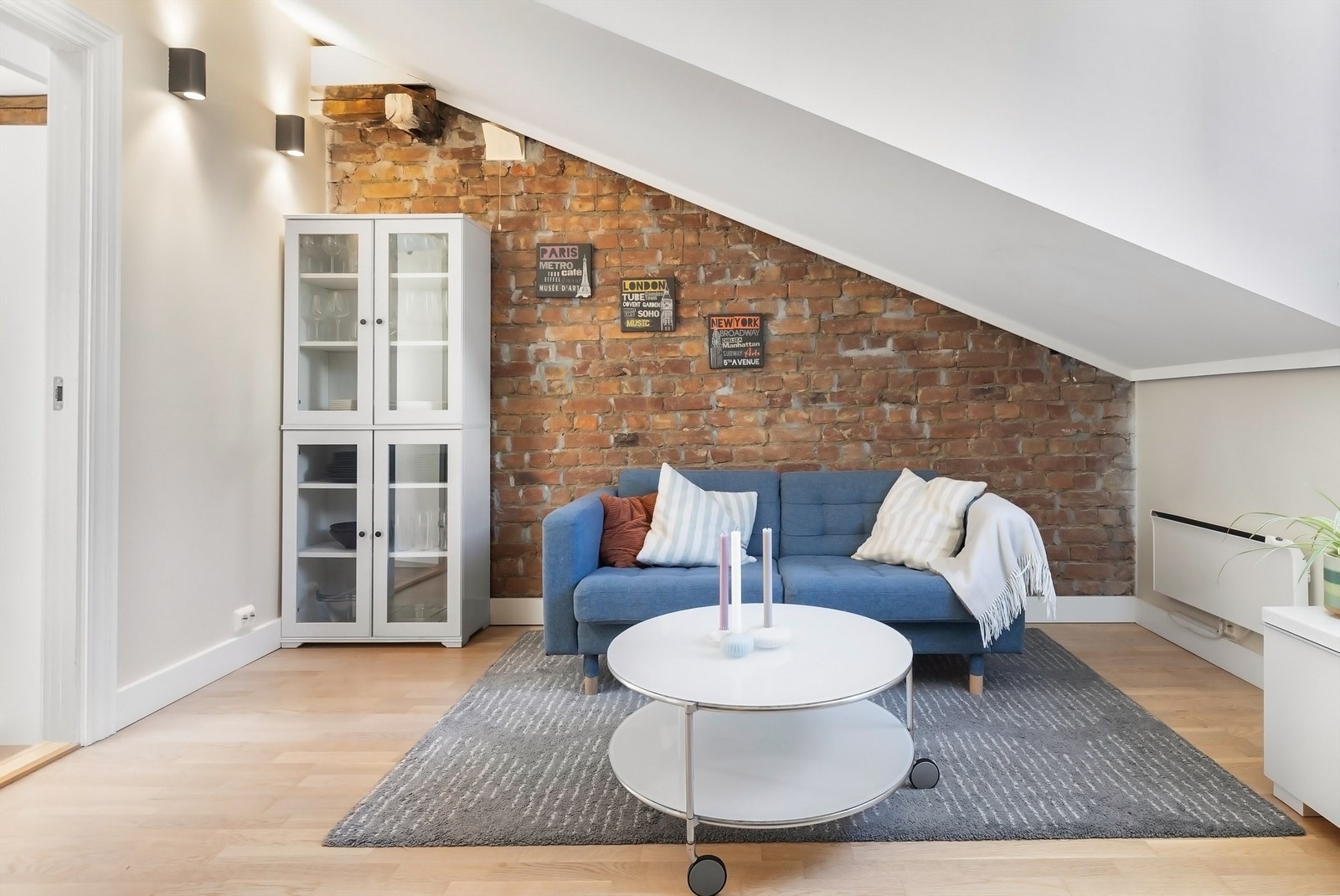 Leiligheten ligger i en rehabilitert gård fra 2013 Galleribilde