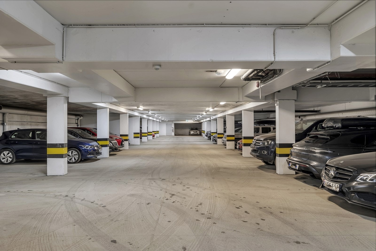 Bilen parkerer du i garasje, så ruteskraping kan du glemme! Galleribilde