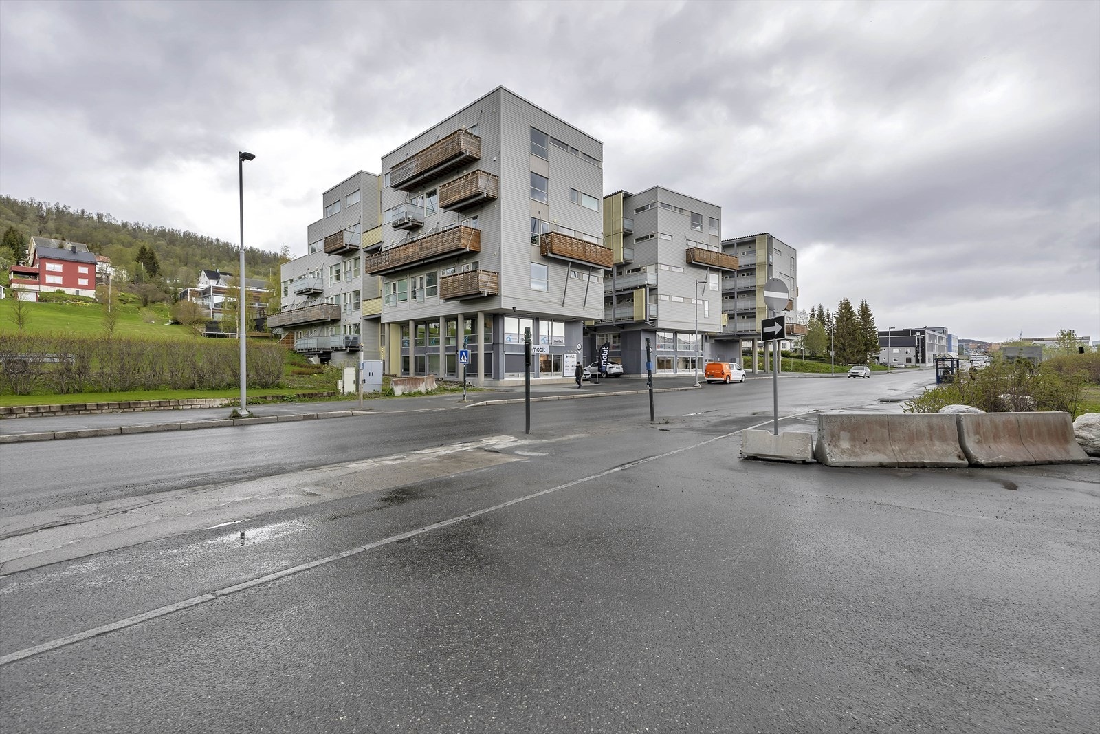 Herfra tar rute 33/34 deg til både sentrum og UNN/UiT Galleribilde