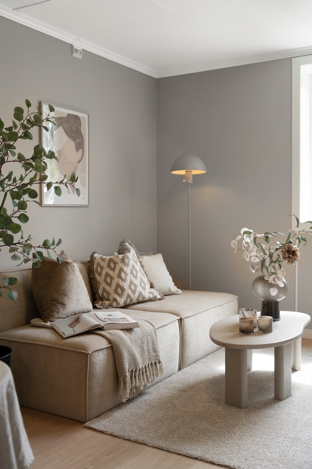 Lyse og tiltalende fargevalg på overflatene Galleribilde