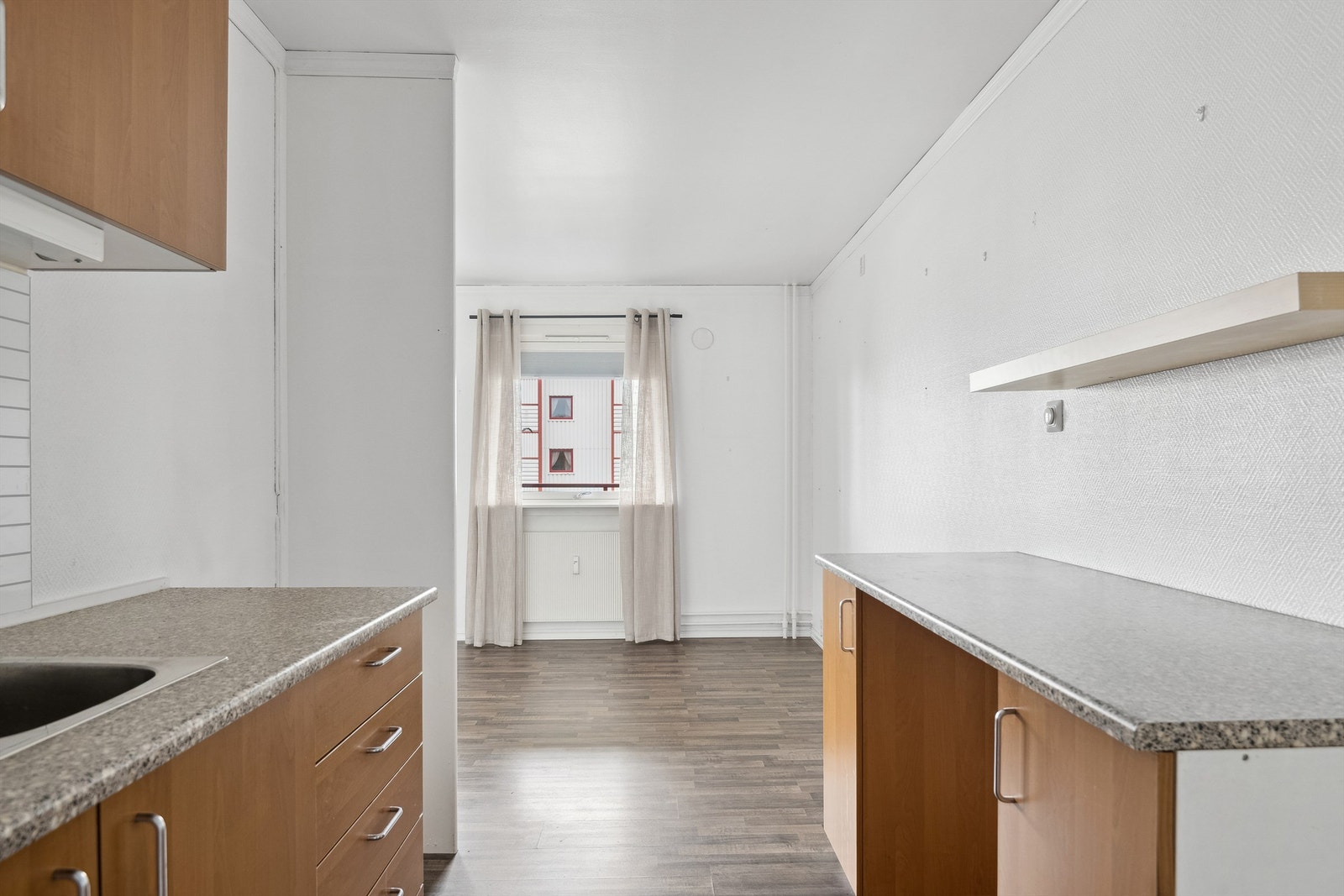 Kjøkkenet er utstyrt med ventilator med kullfilter og har installert vannstoppsystem for økt sikkerhet Galleribilde