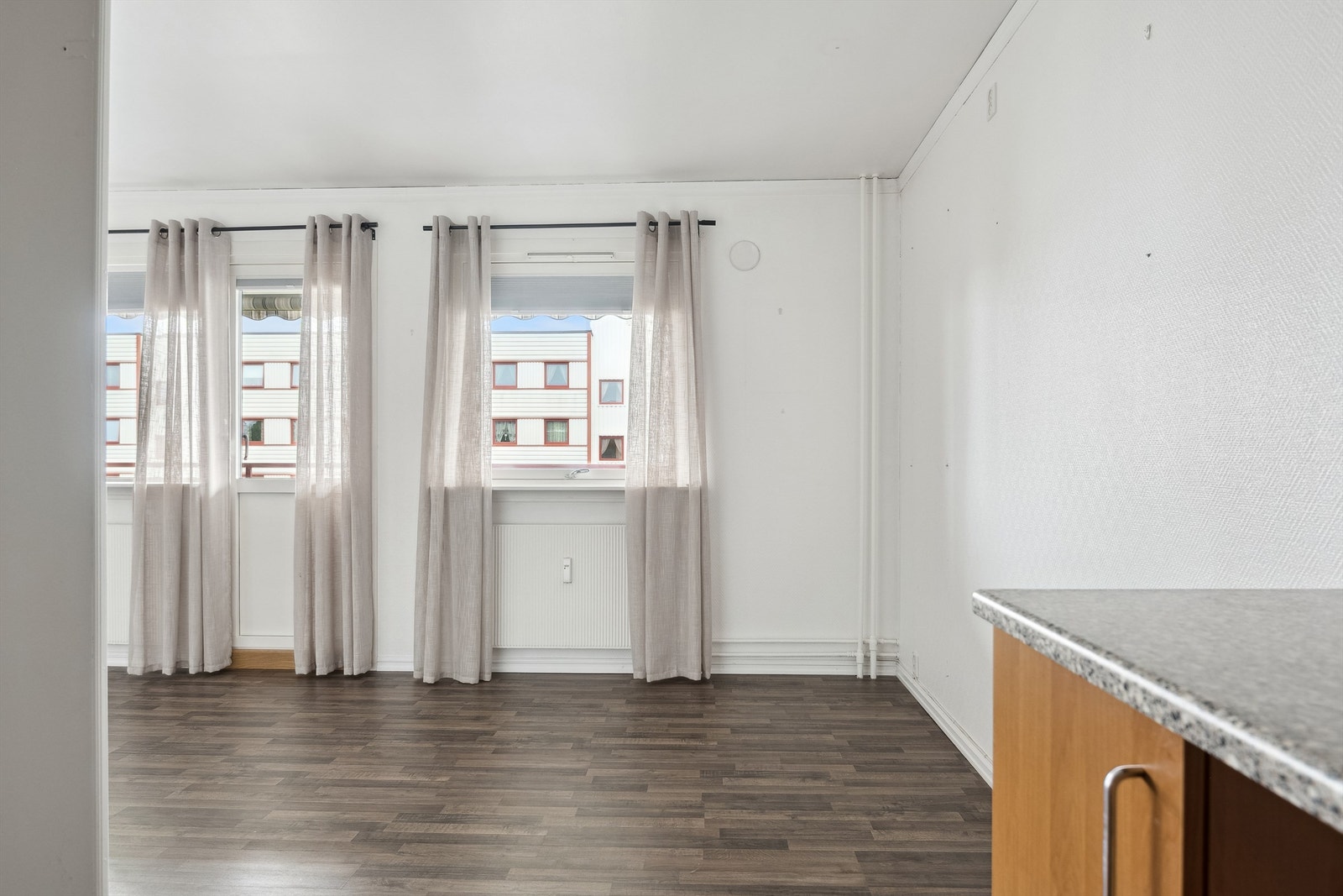 Boligen varmes opp med vannbåren varme til radiatorer Galleribilde