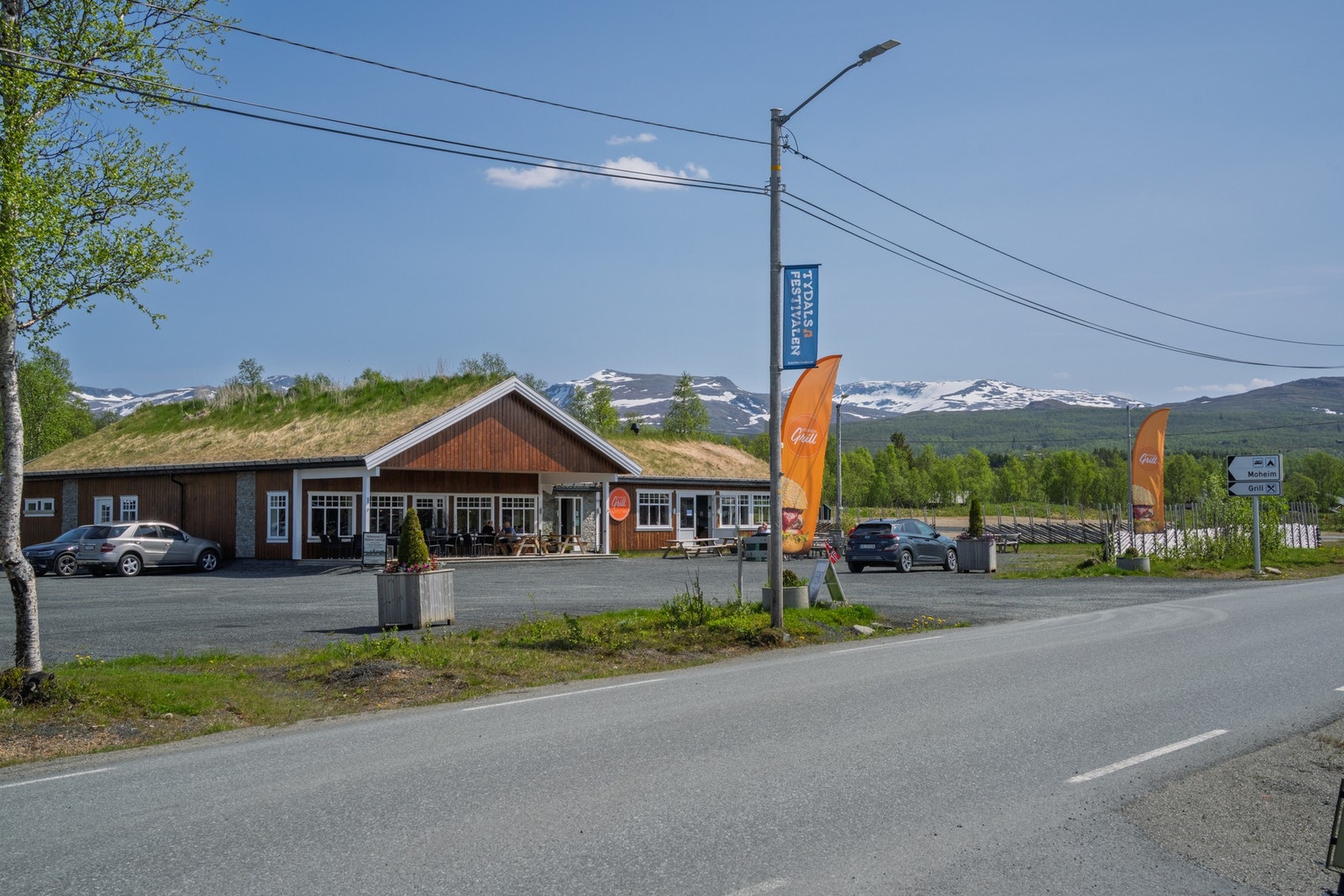 Samt Stugudal Grill som serverer mat og forskjellig. Galleribilde
