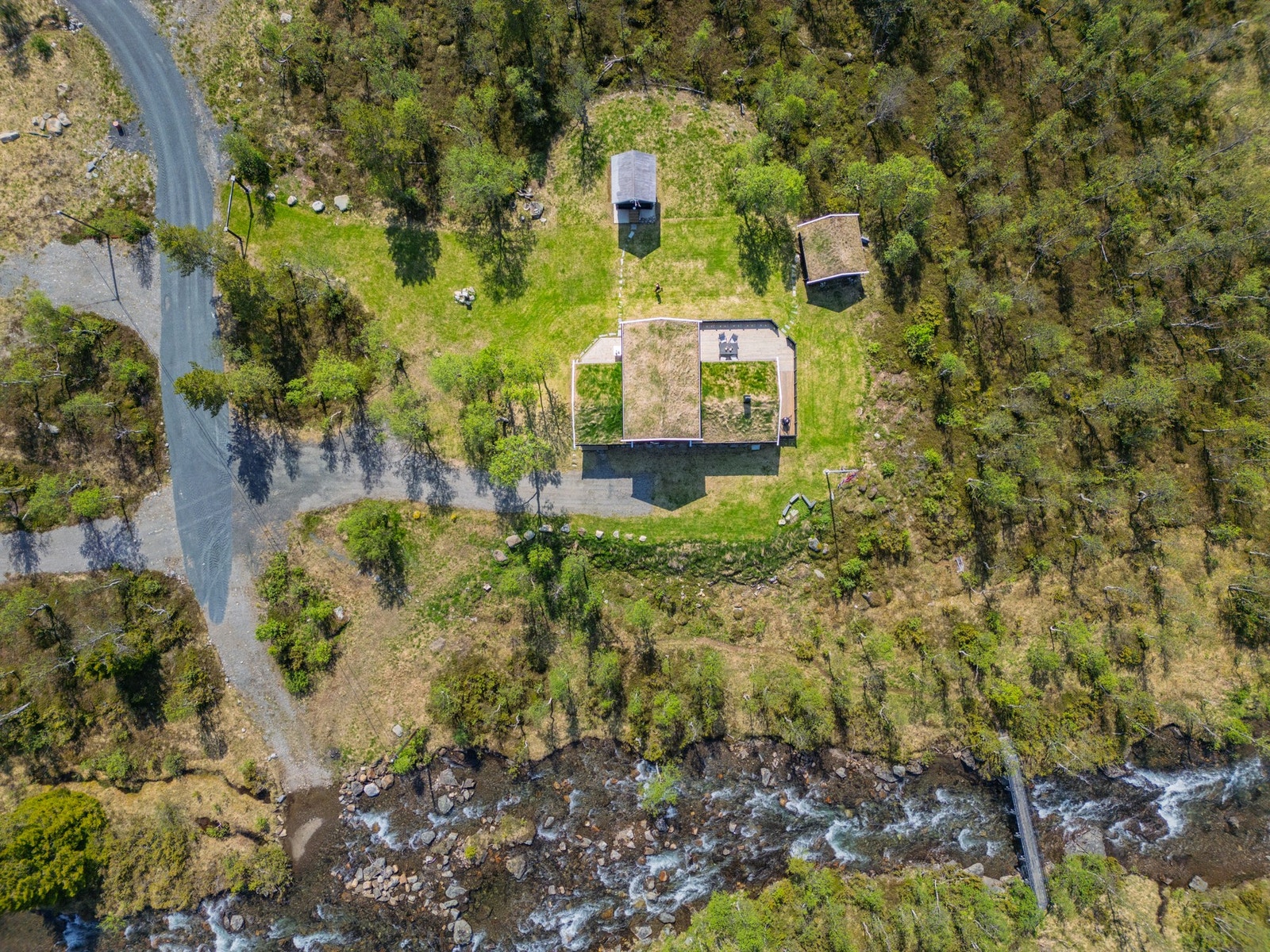 Hytten ligger i Rotåa hyttefelt, 700 moh. Galleribilde