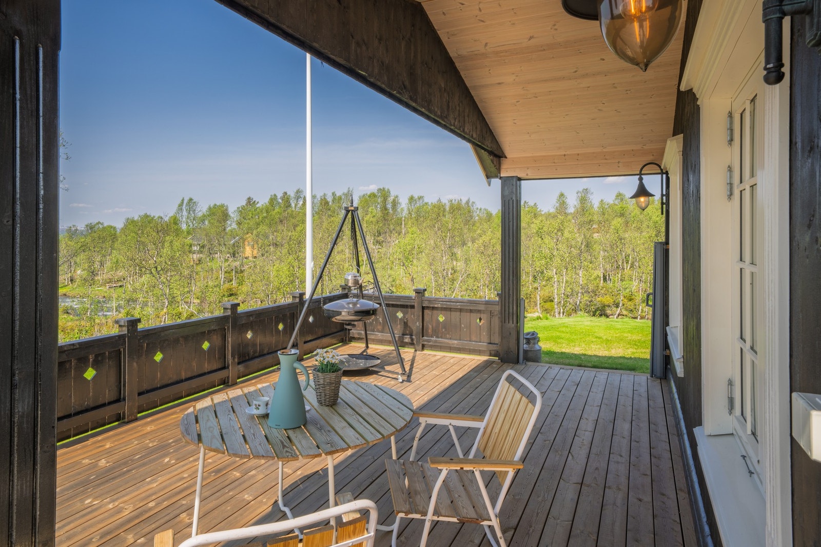 Terrassen er også delvis under tak. Galleribilde