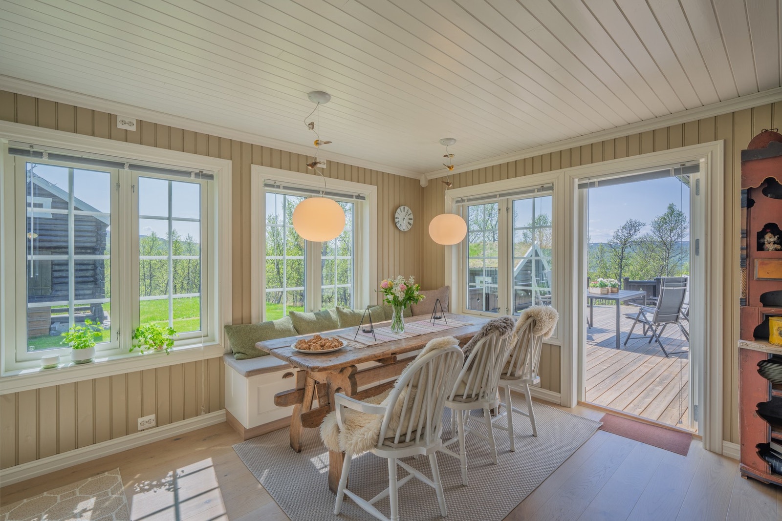 Direkte utgang til terrassen fra kjøkkenet. Galleribilde